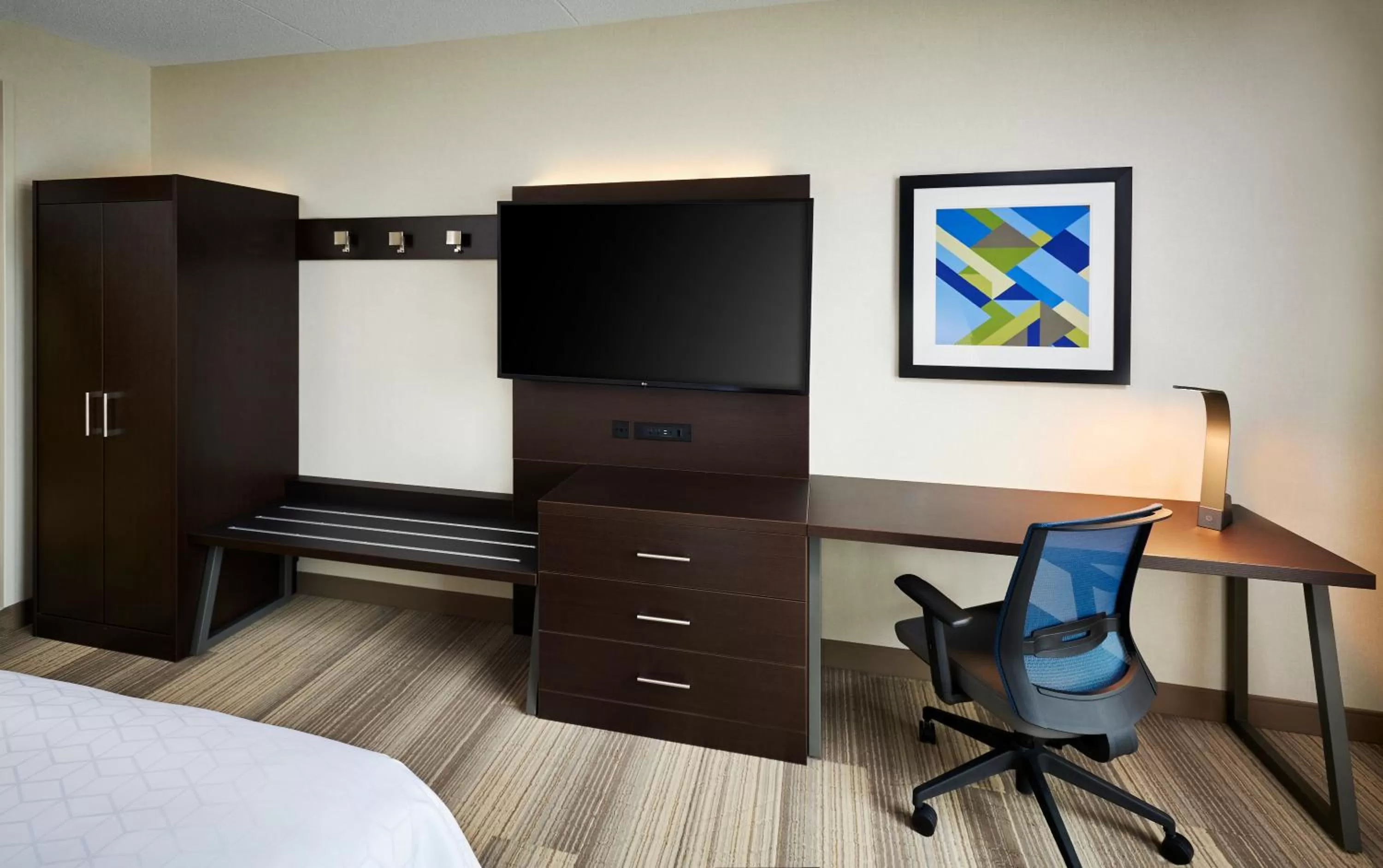 King Room - Mobility Access Tub - Non-Smoking in Holiday Inn Express & Suites Windsor East - Lakeshore, an IHG Hotel