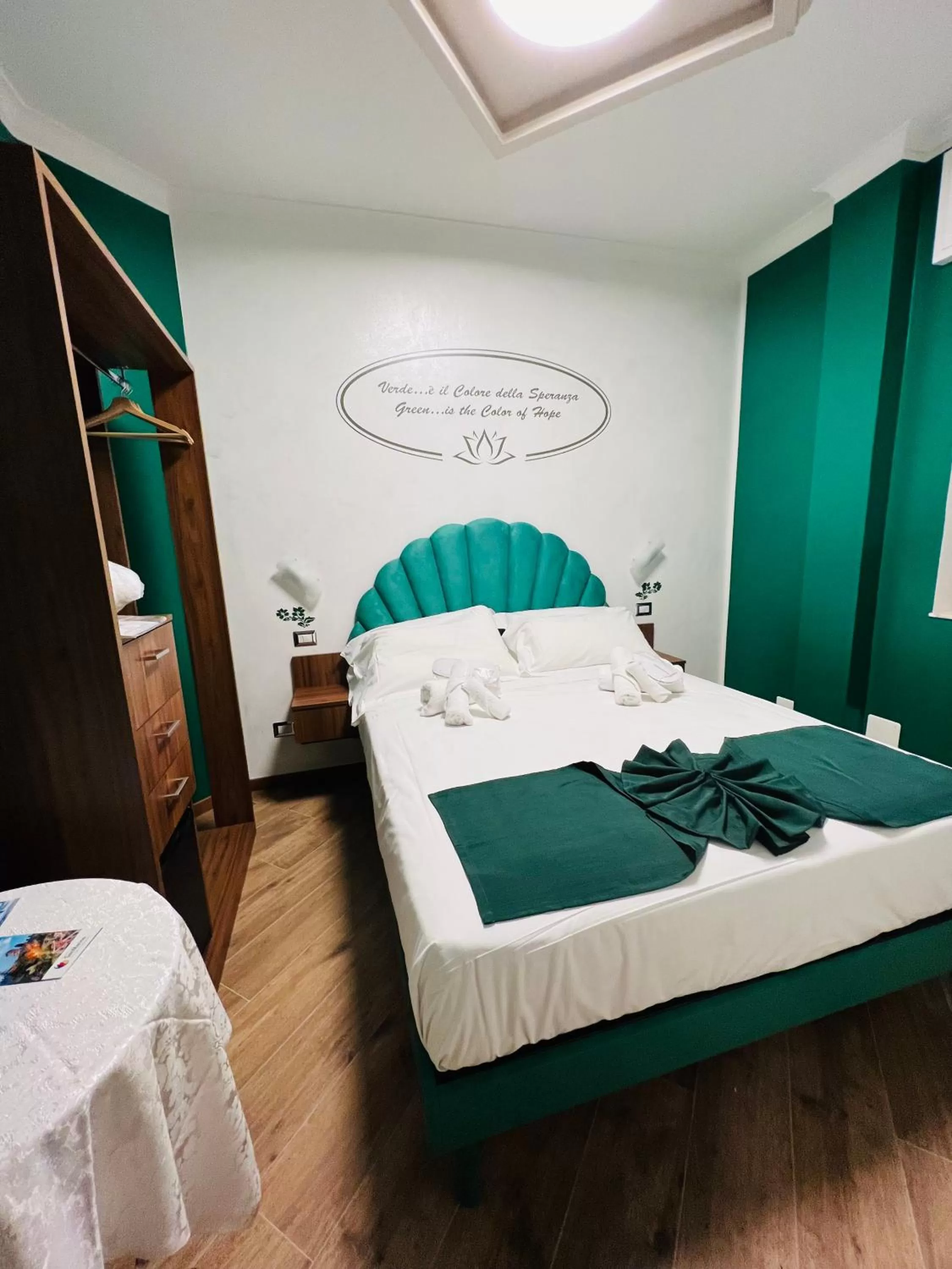 Bedroom, Bed in Rainbow Hotel Depandance Joli