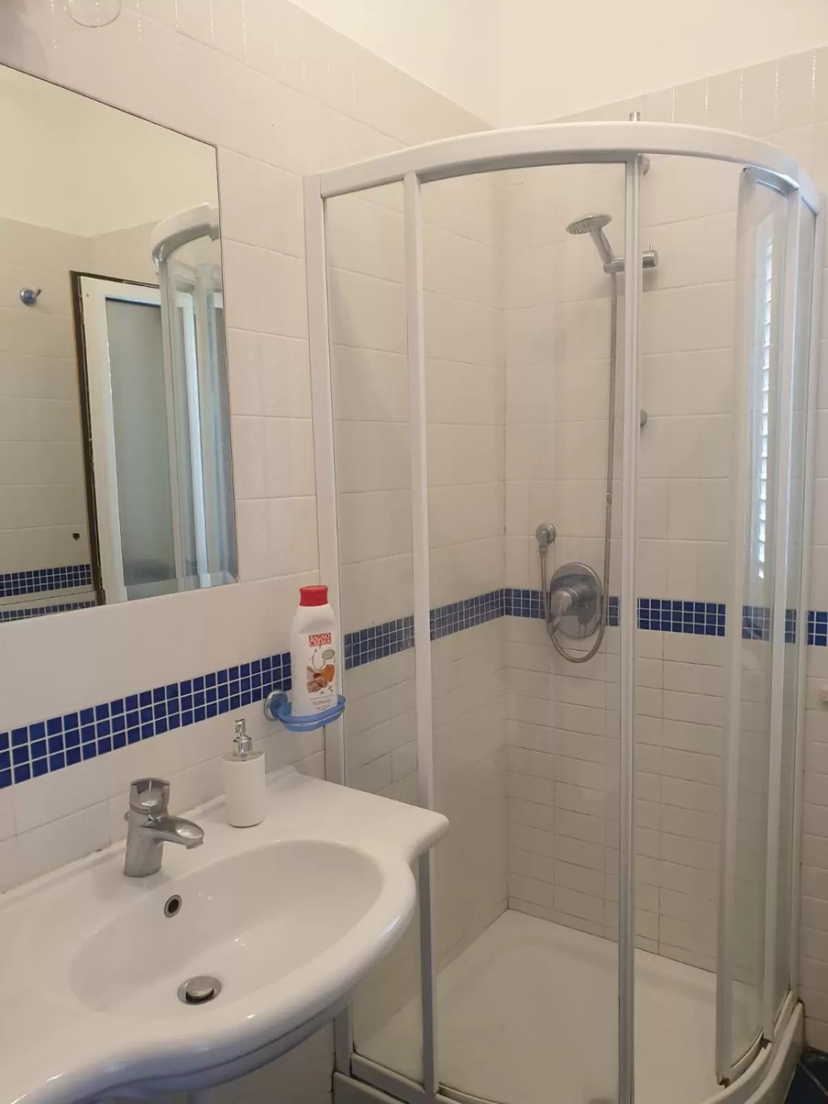 Shower in Hotel Mareluna Ischia