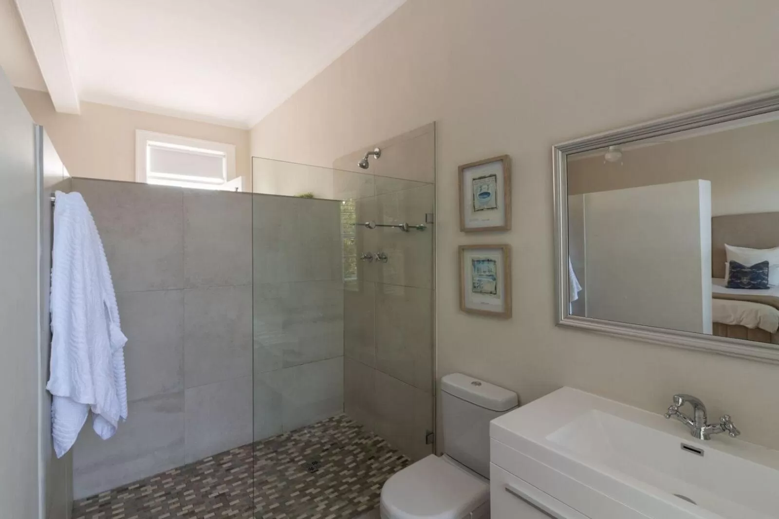 Shower, Bathroom in Sandown Lodge