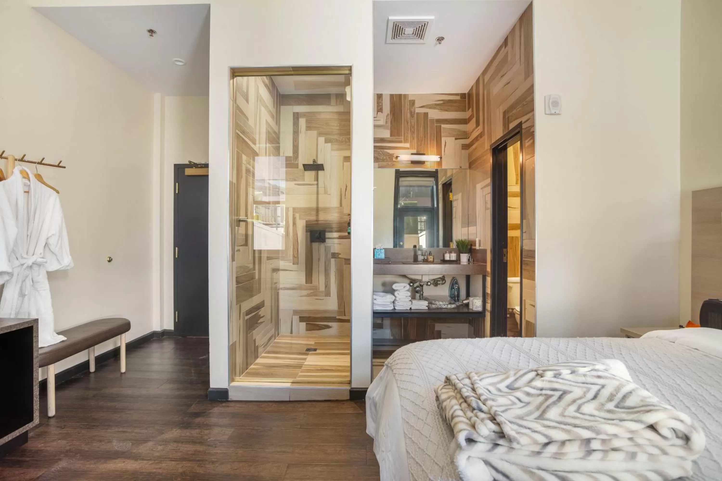 Photo of the whole room, Bed in Good Hotels Downtown Denver