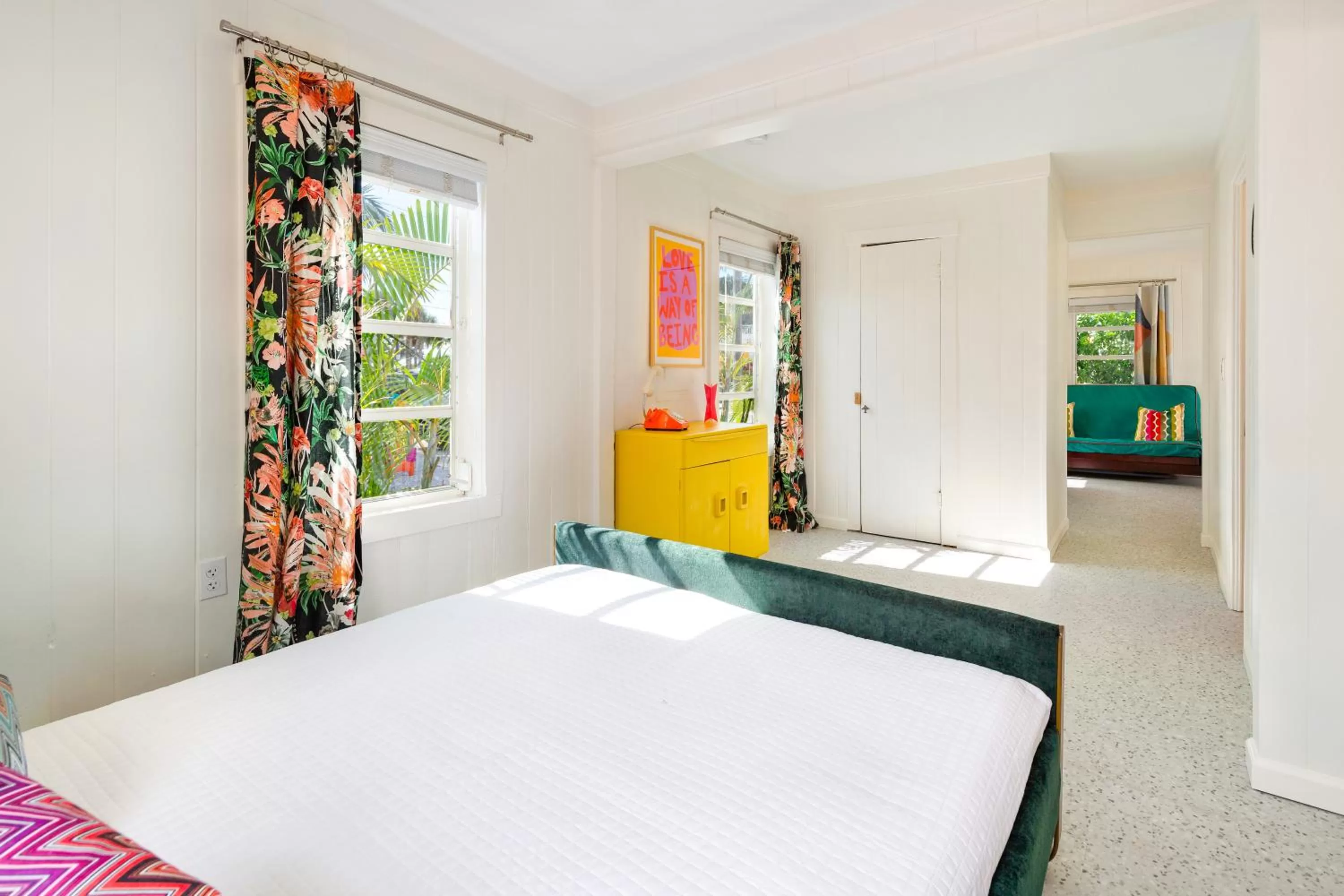 Bedroom in Sunset Inn and Cottages
