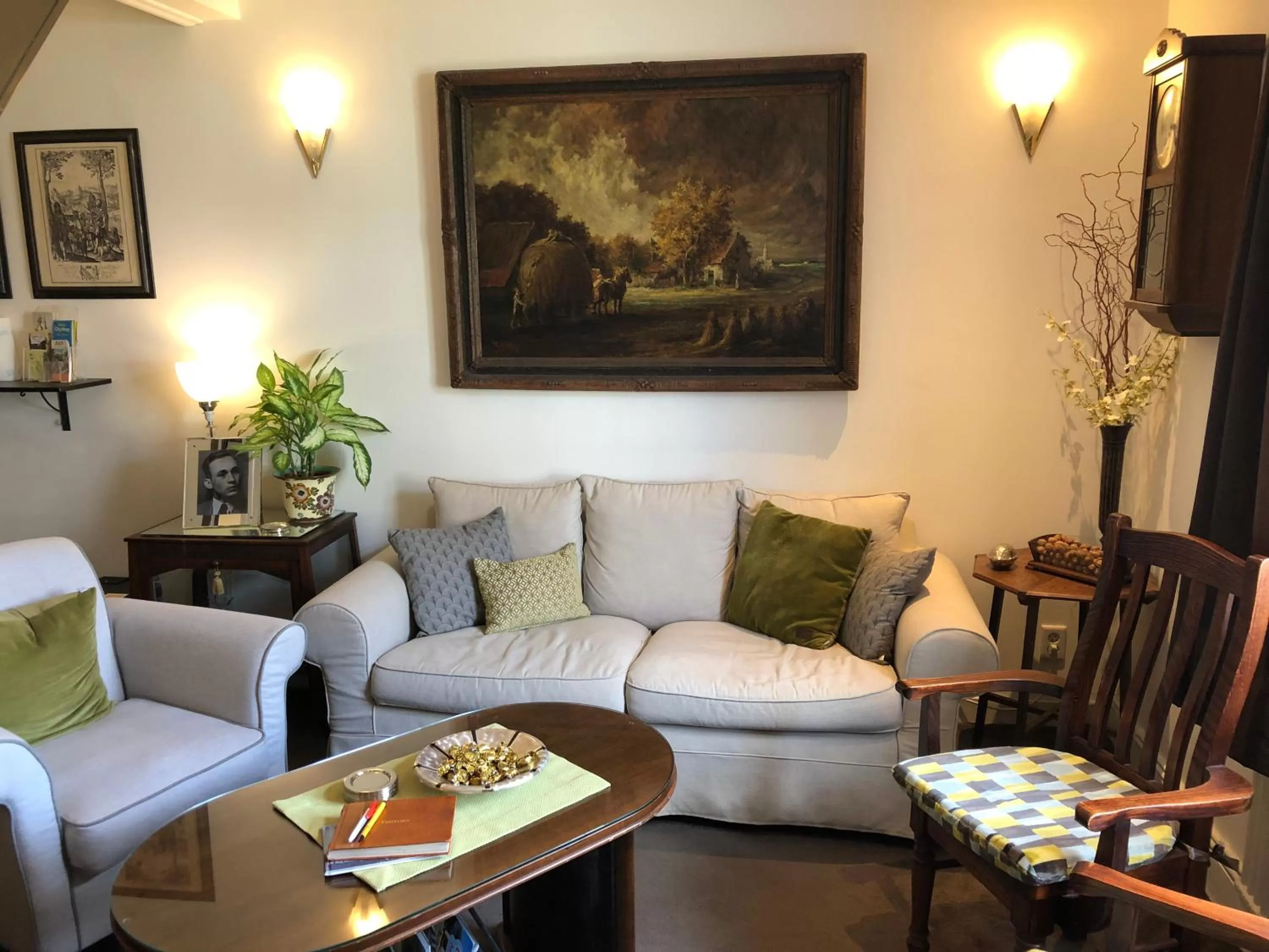 Communal lounge/ TV room, Seating Area in Walnut Lodge Bed & Breakfast