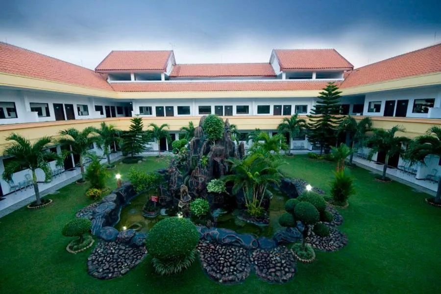 Garden in Hotel Sinar 2