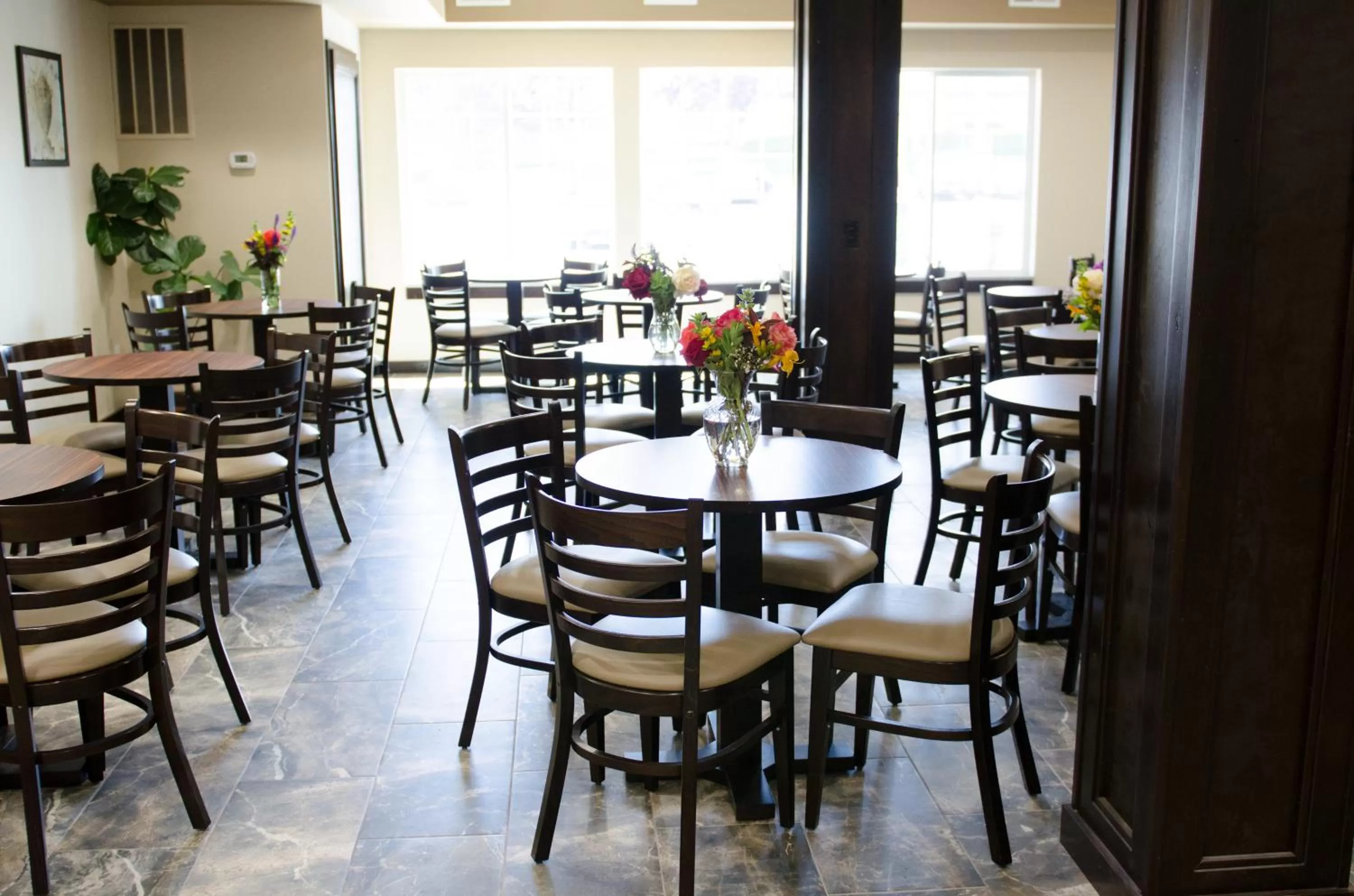 American breakfast in Inn at Moses Lake