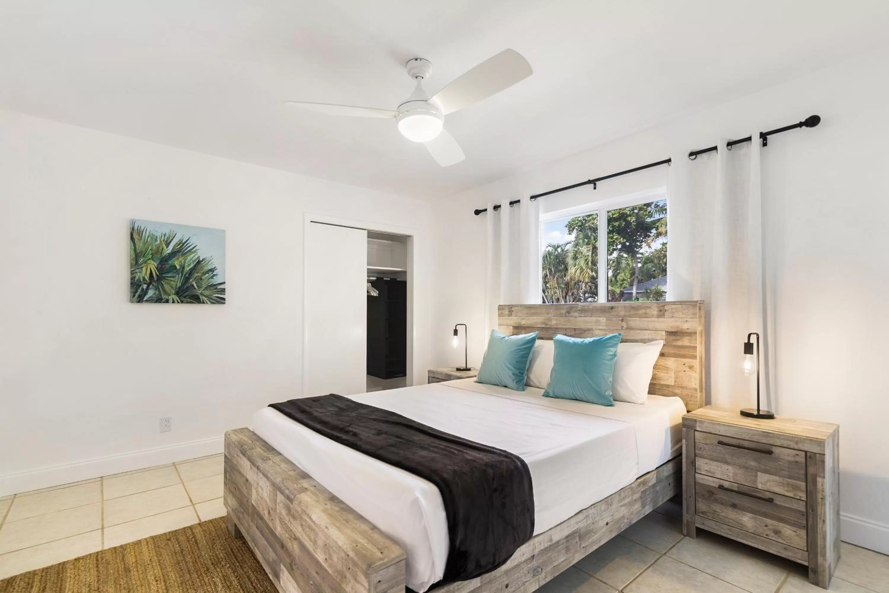 Bedroom, Bed in Alani Bay Premium Condos