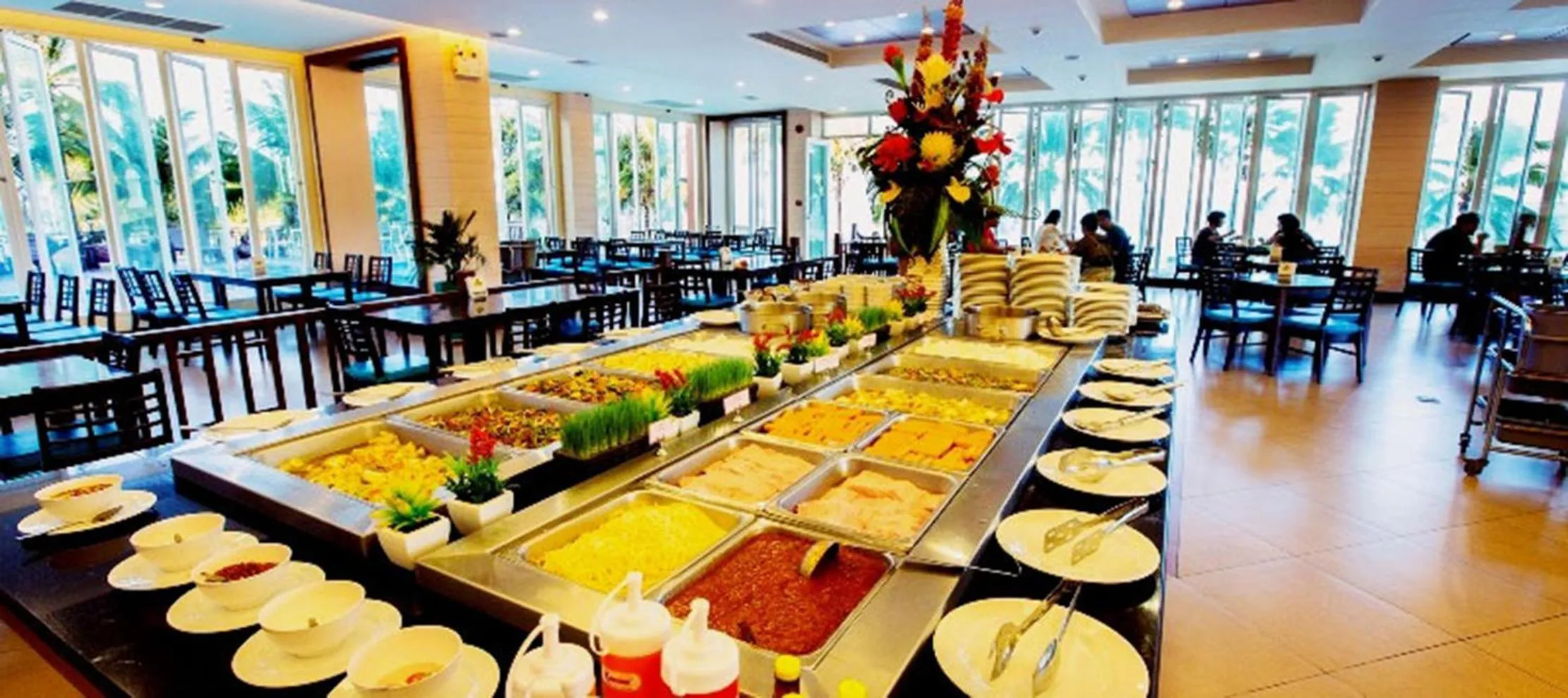 Restaurant/places to eat in Saisawan Beach Luxury Hotel