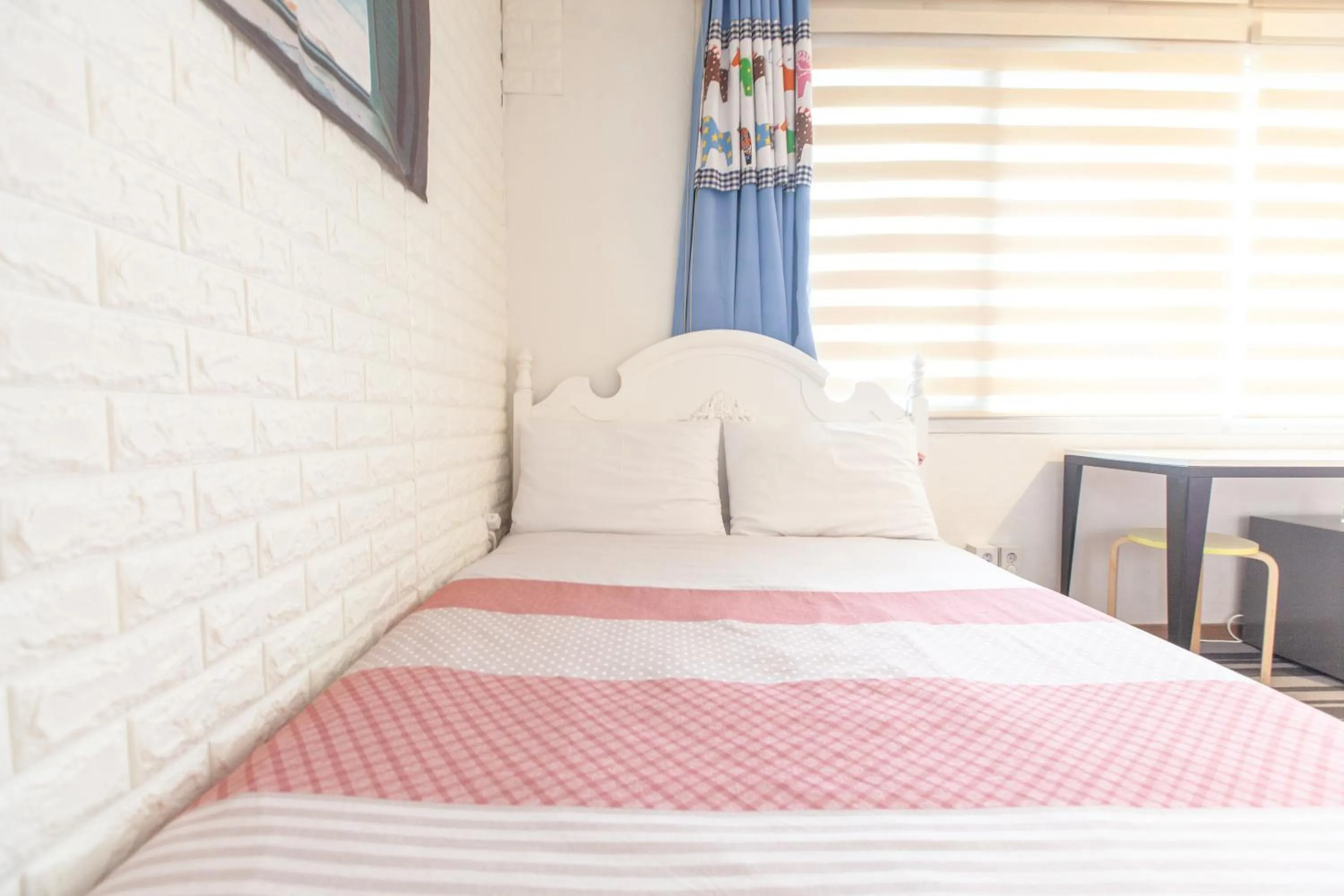 Photo of the whole room, Bed in Hongdae Style Guesthouse