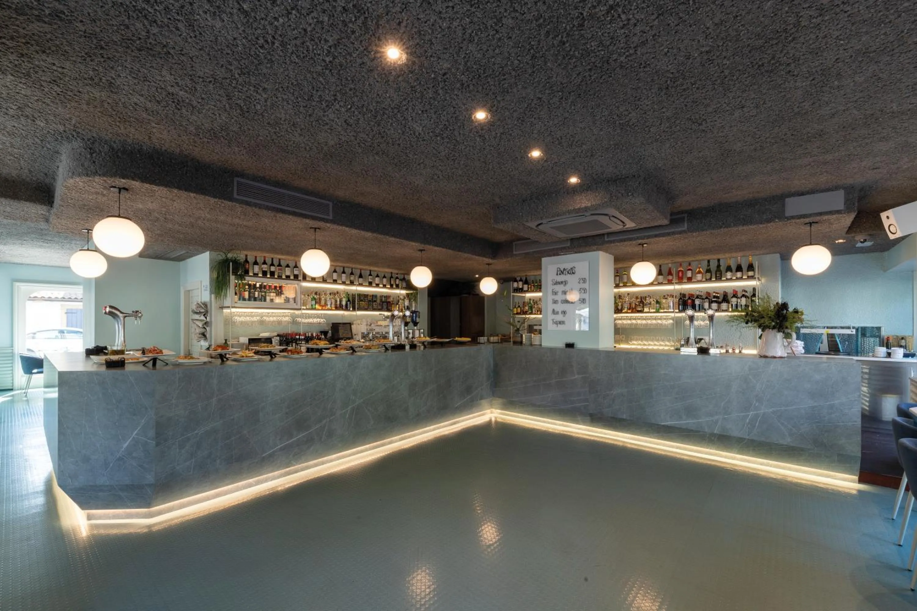 Lounge or bar in Hotel Jauregui