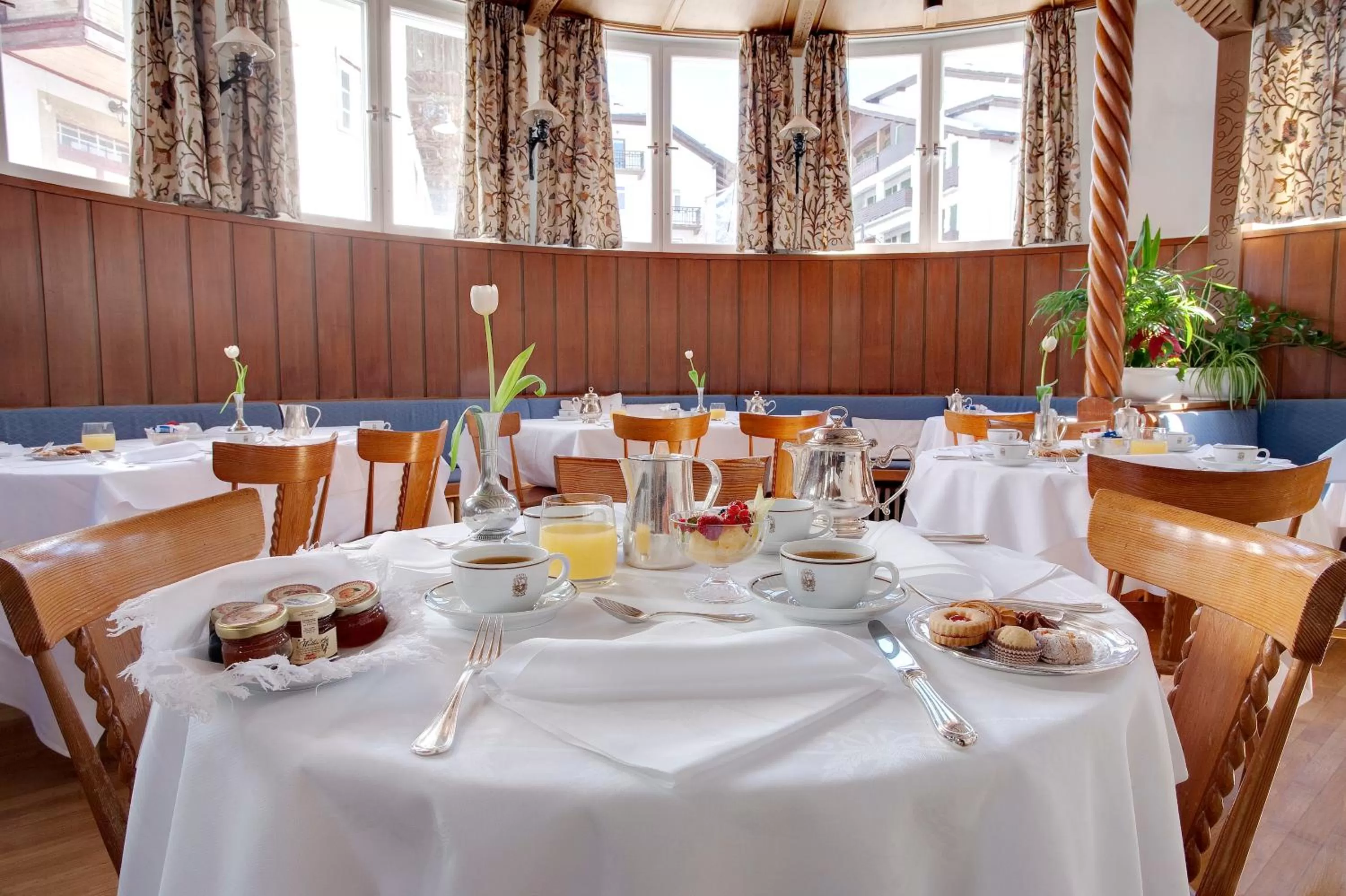 Breakfast, Restaurant/Places to Eat in Hotel Cortina