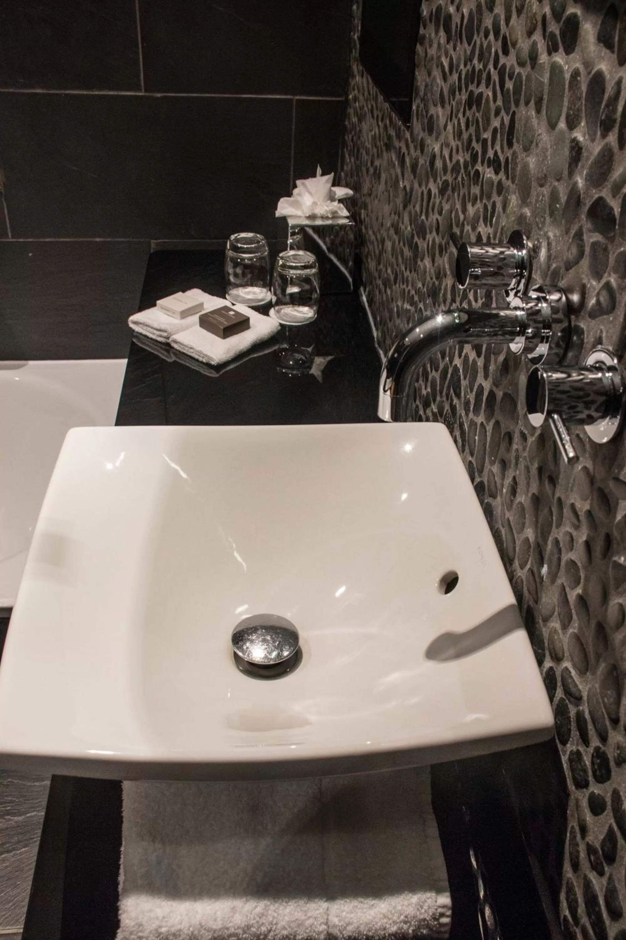 Bathroom in Le Monde Hotel