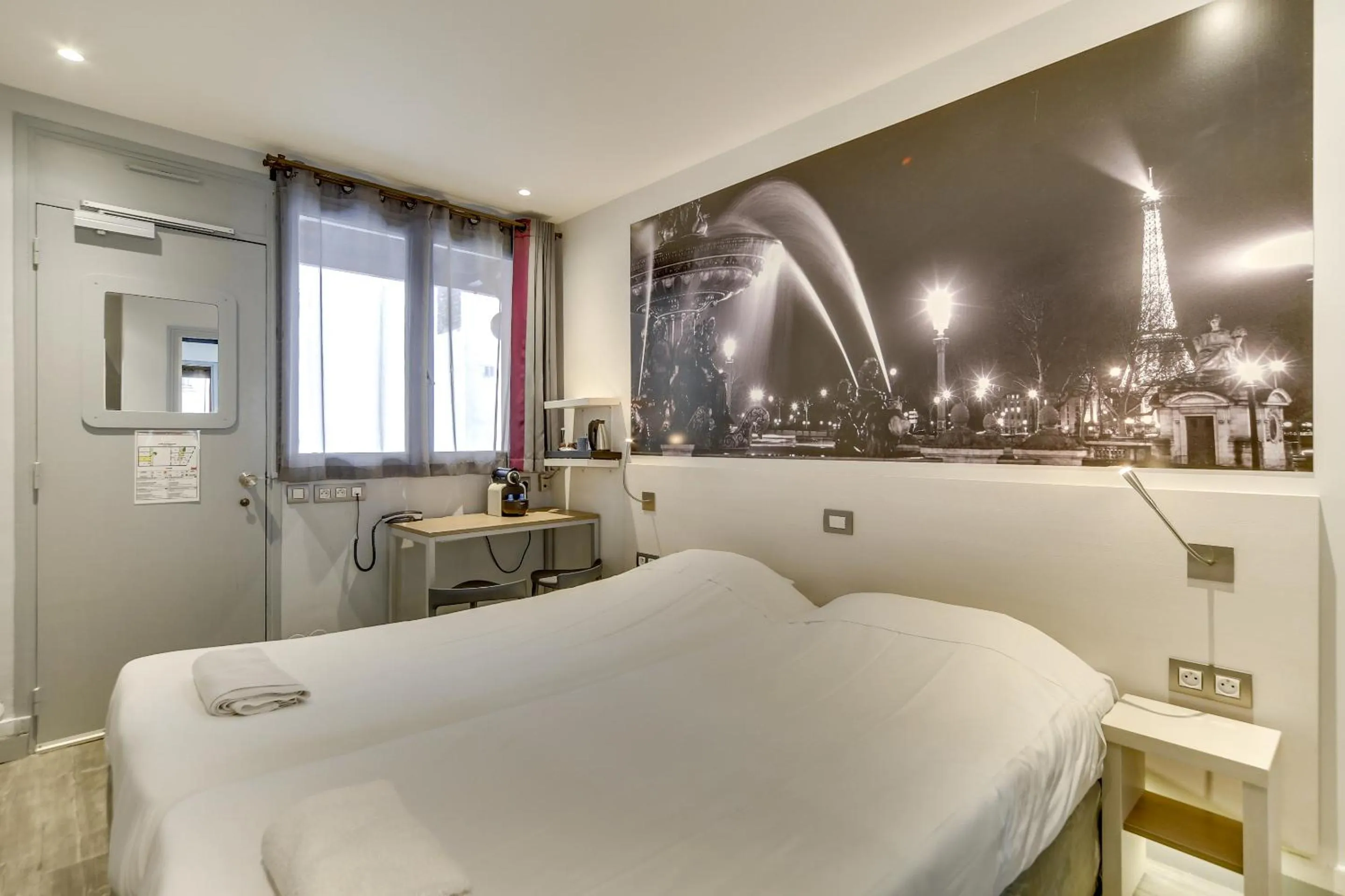 Photo of the whole room, Bed in Kyriad Paris 12 - Nation