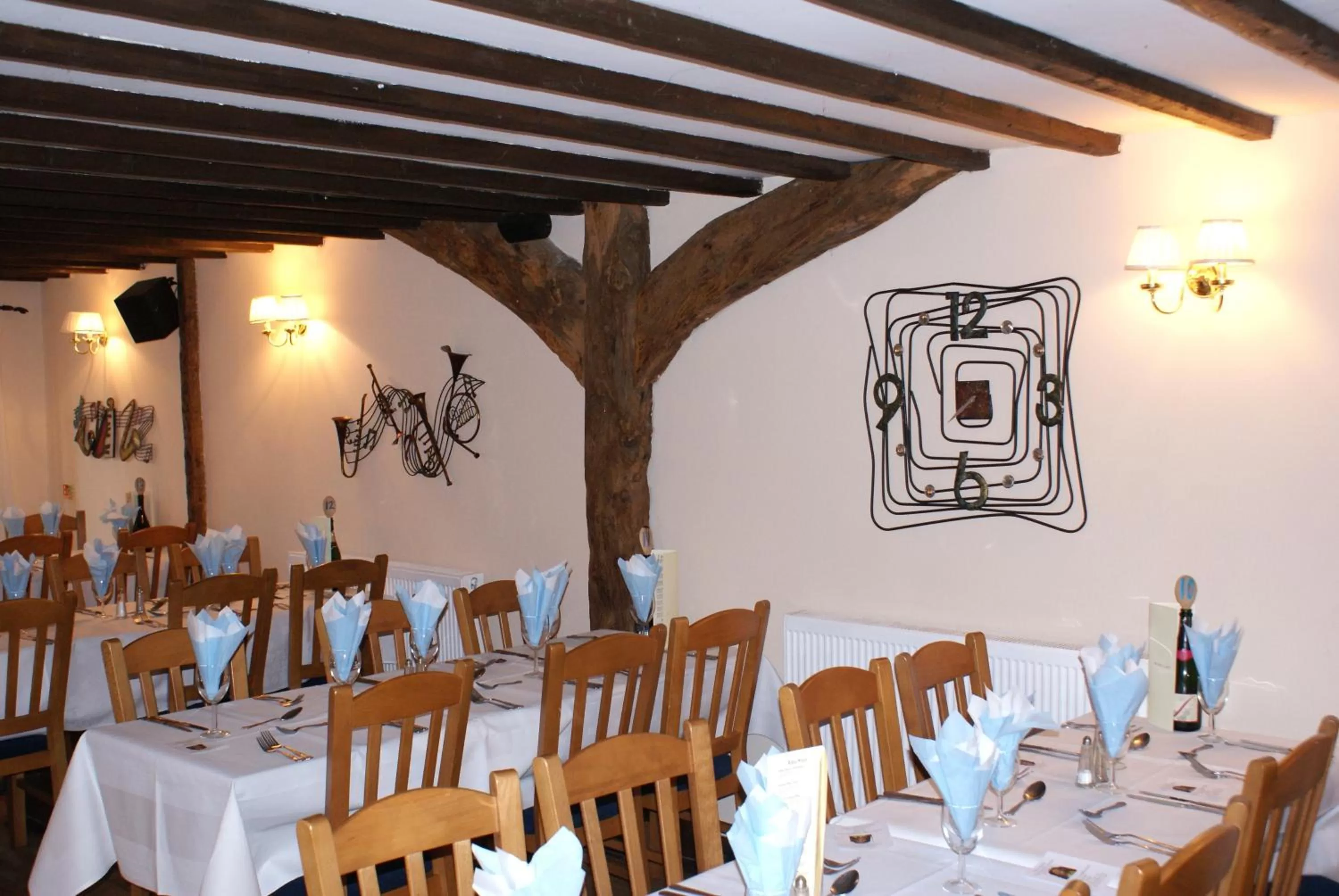 Restaurant/places to eat in The Hawkenbury