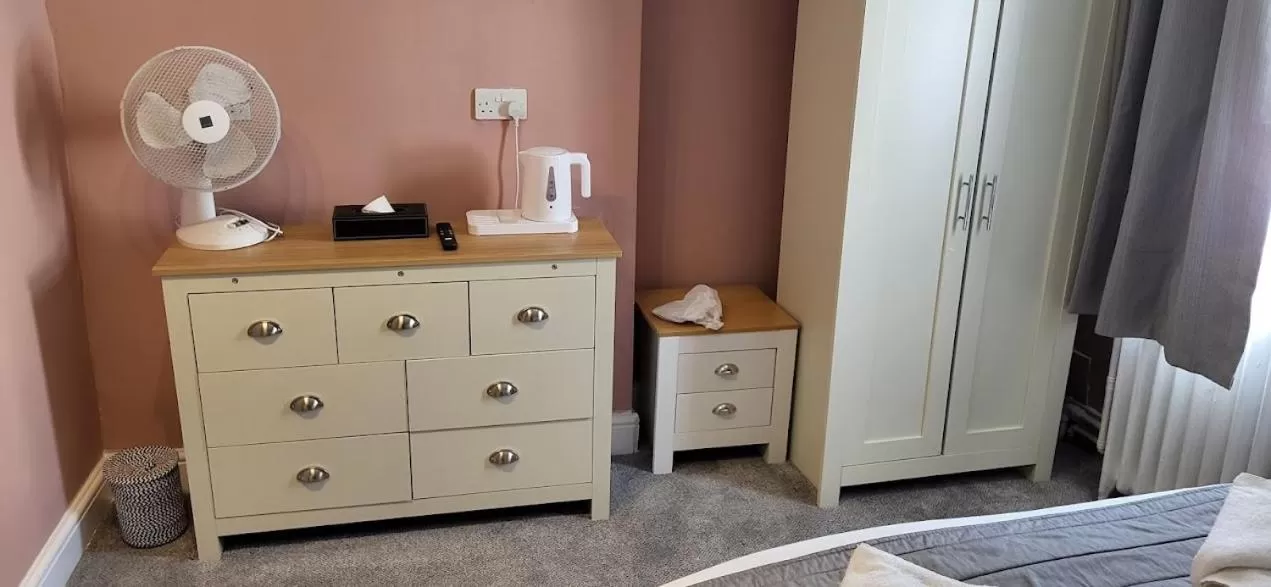 Bed in Parkwood Hotel