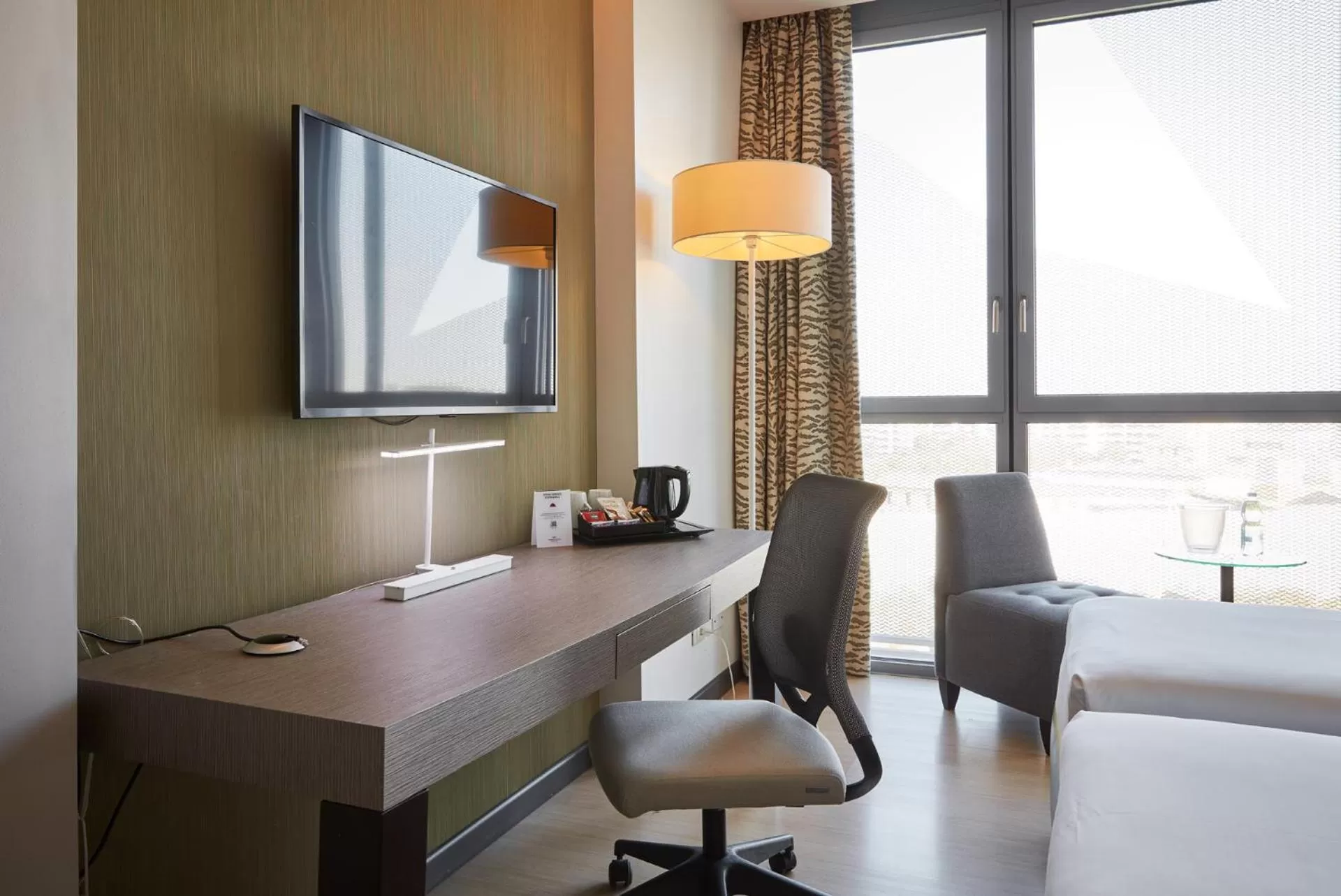 TV and multimedia in Crowne Plaza Verona Fiera by IHG