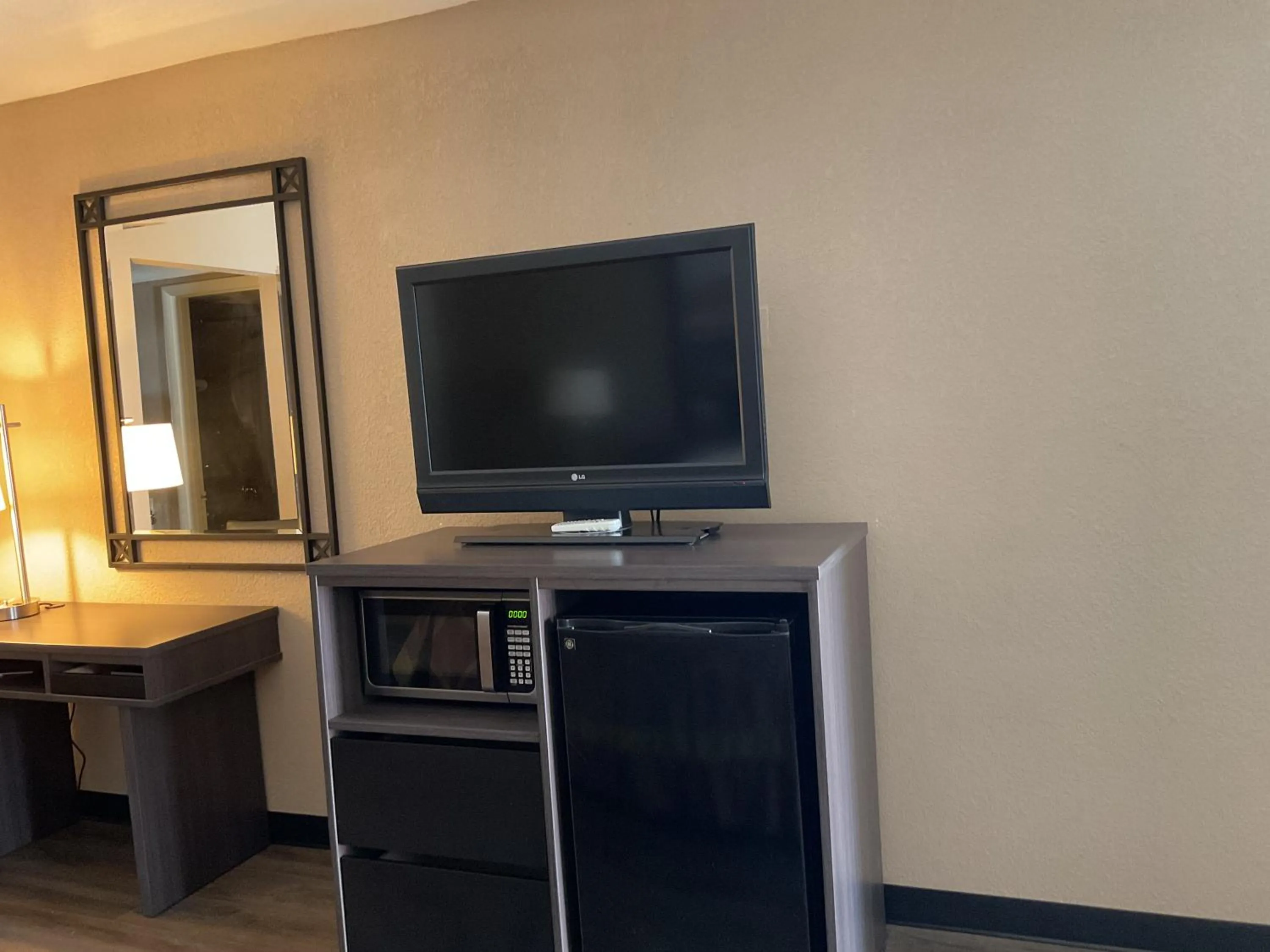 TV and multimedia in Super 8 by Wyndham Chattanooga/East Ridge