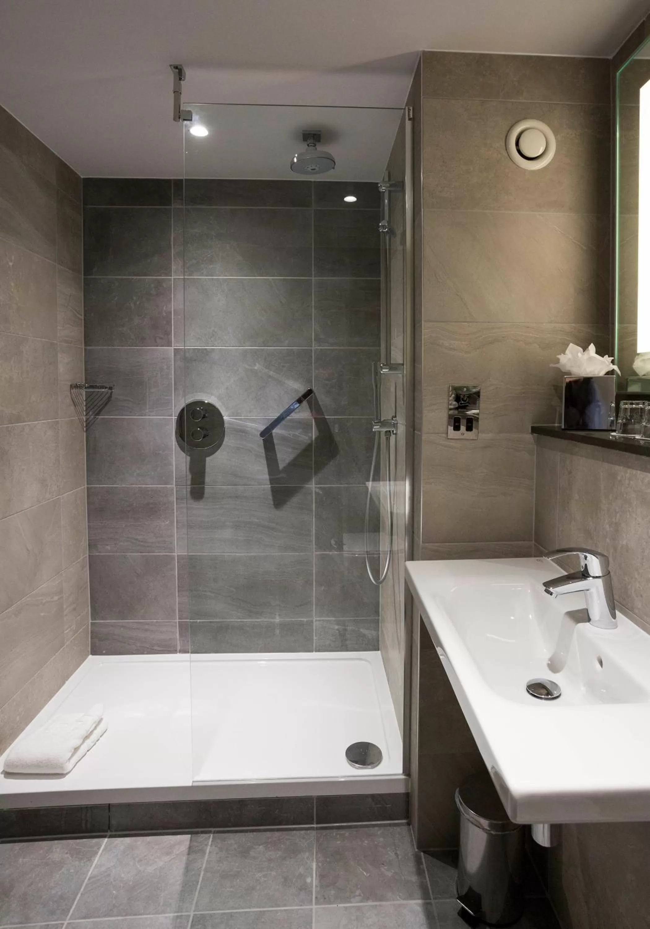 Shower in Maldron Hotel Kevin Street, Dublin City