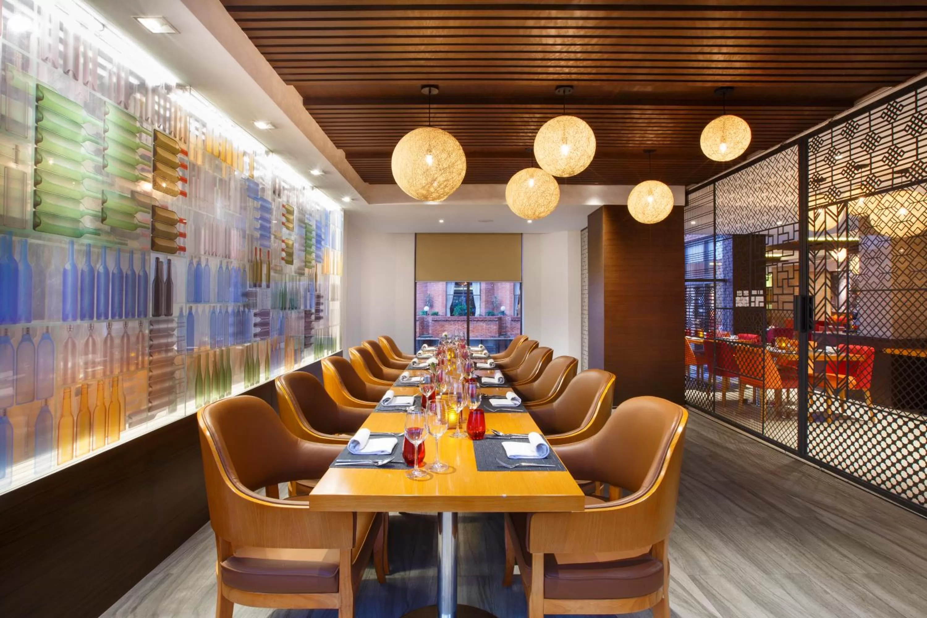 Restaurant/places to eat in Royal Singi Hotel