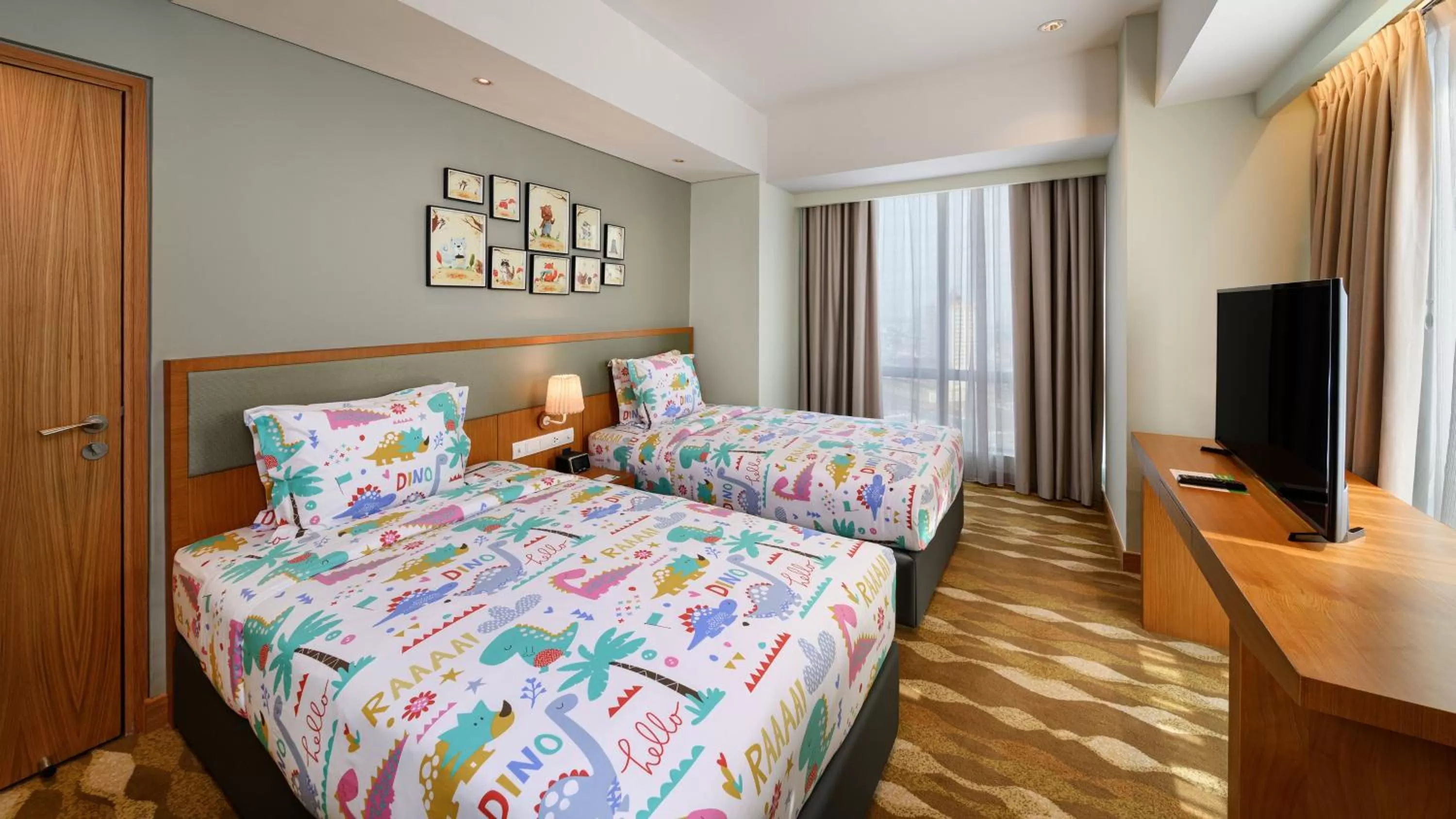 Photo of the whole room, Bed in Holiday Inn & Suites Jakarta Gajah Mada by IHG