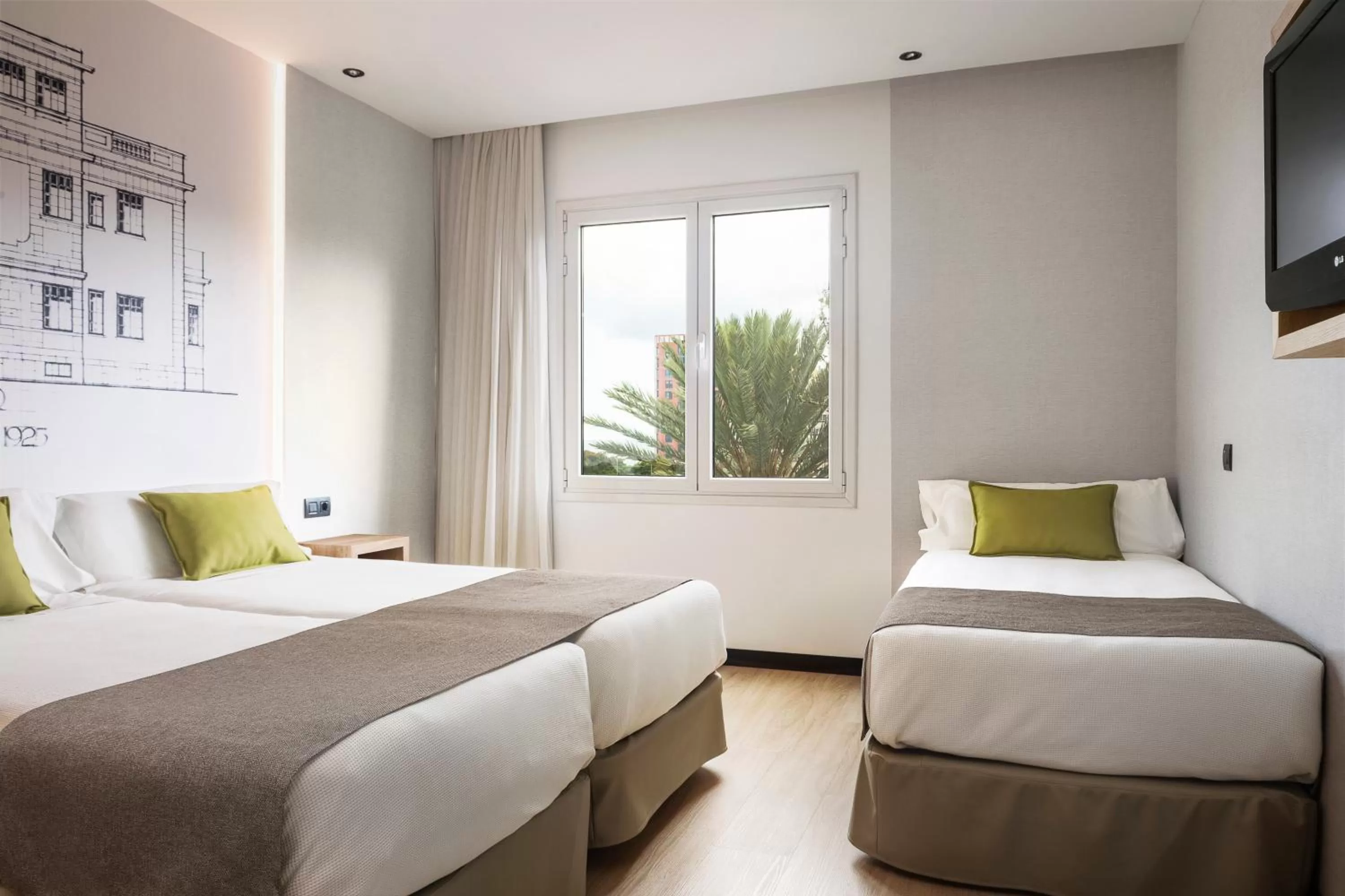 Triple Room in Sercotel Hotel Parque