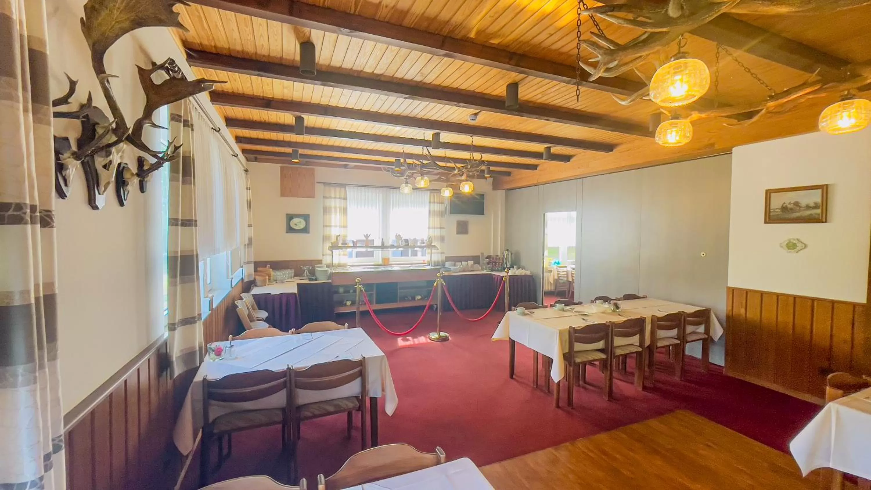 Restaurant/places to eat in Hotel Schnehagen