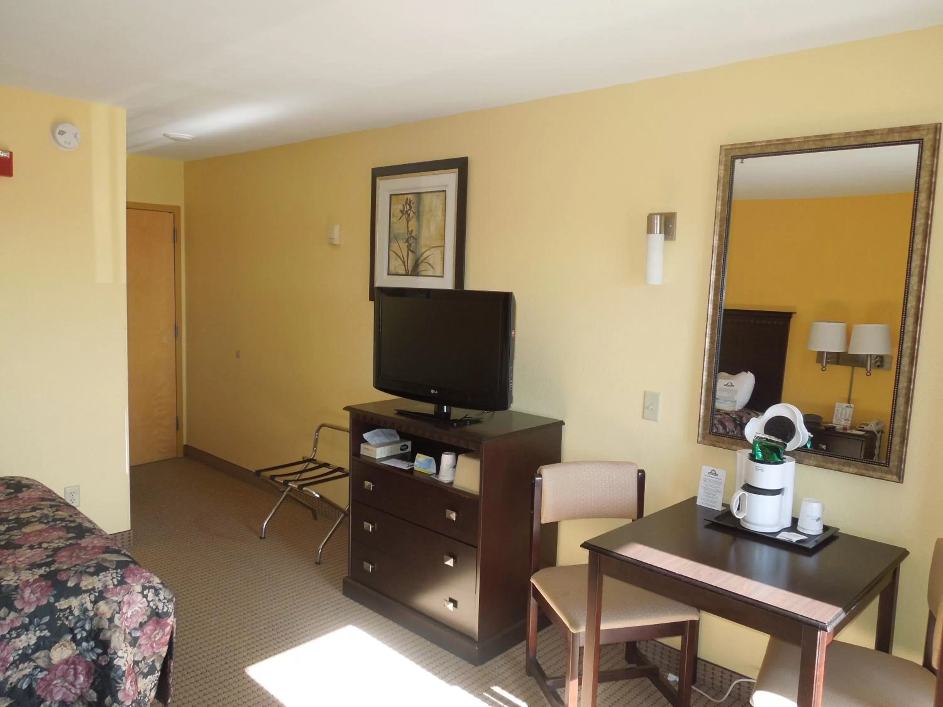 Decorative detail, TV/Entertainment Center in Days Inn by Wyndham Colchester Burlington