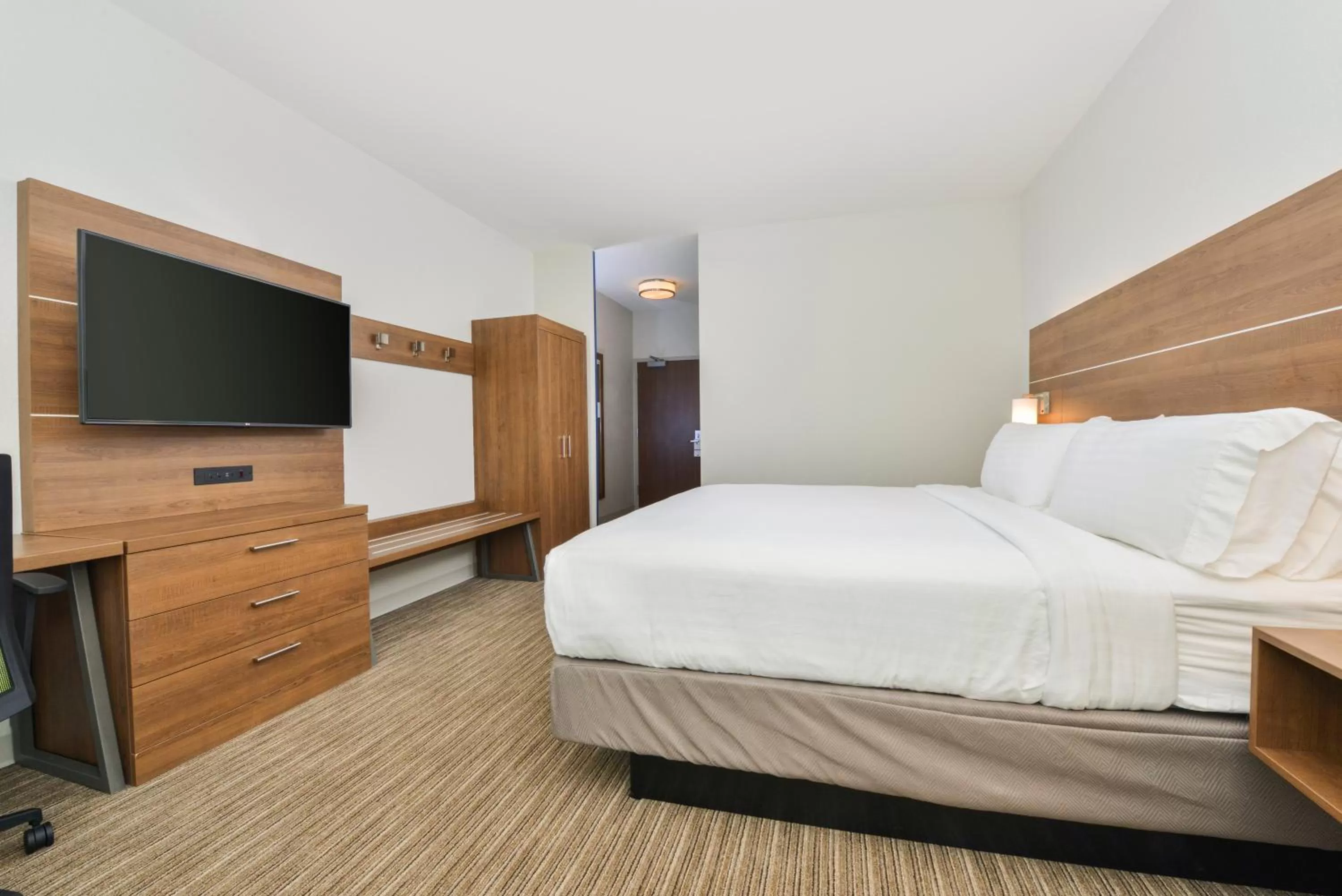 Photo of the whole room, Bed in Holiday Inn Express & Suites - Chadron by IHG