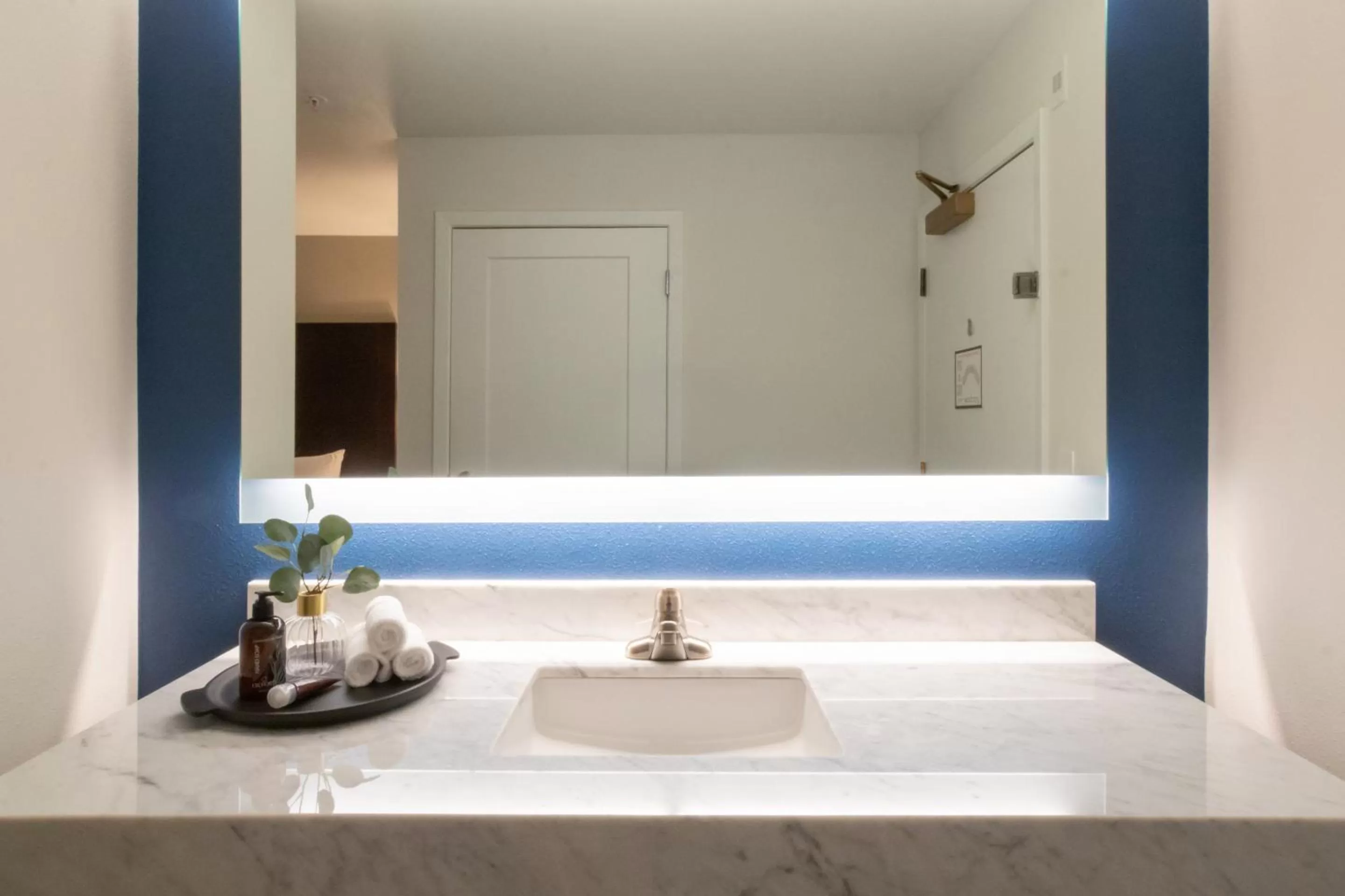 Bathroom in Oxford Suites Portland - Jantzen Beach