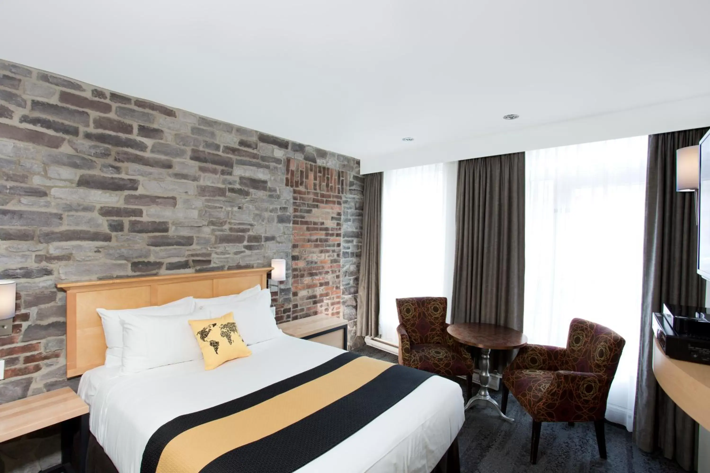 Small Queen Room in Hotel du Vieux Quebec Small Queen Room in Hotel du Vieux Quebec