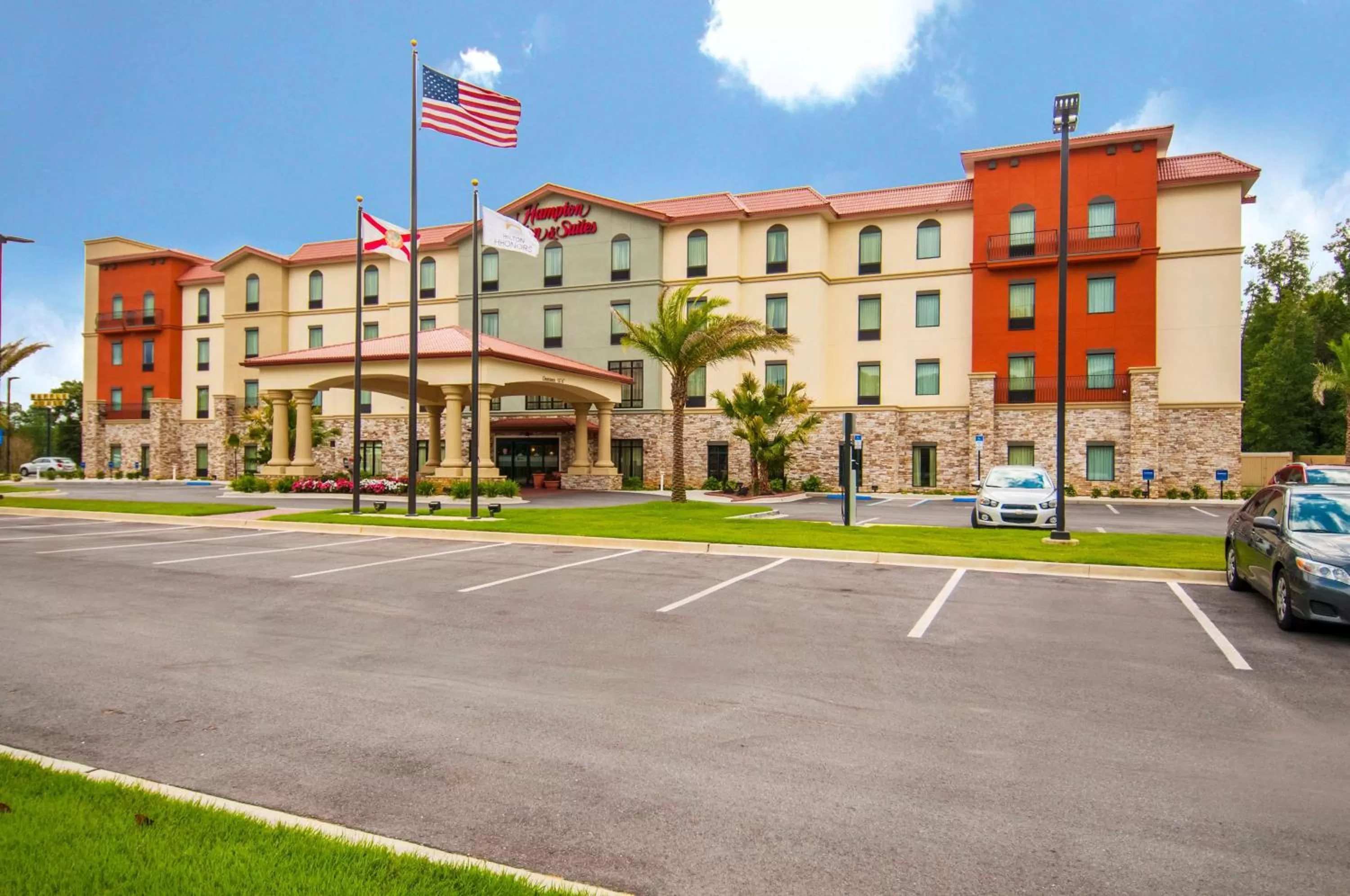 Property building in Hampton Inn & Suites Pensacola/I-10 Pine Forest Road