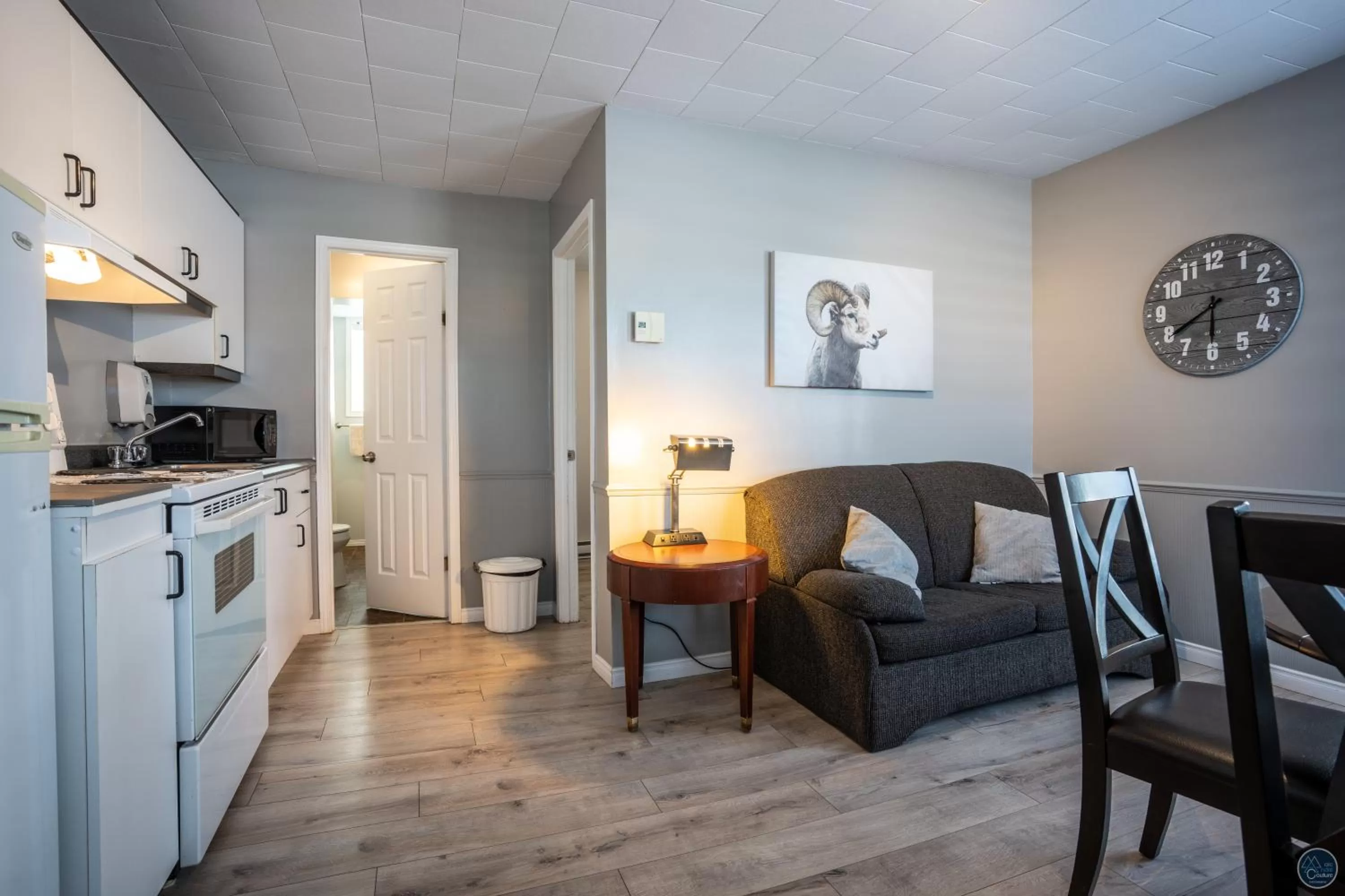 Kitchen or kitchenette, Kitchen/Kitchenette in Auberge Éva