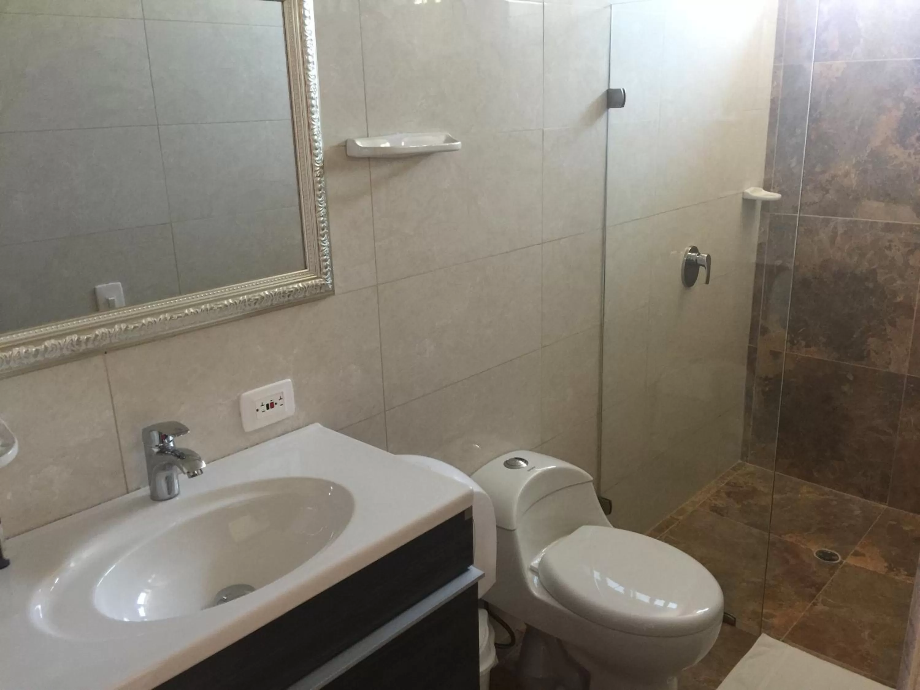 Bathroom in Akel House Hotel