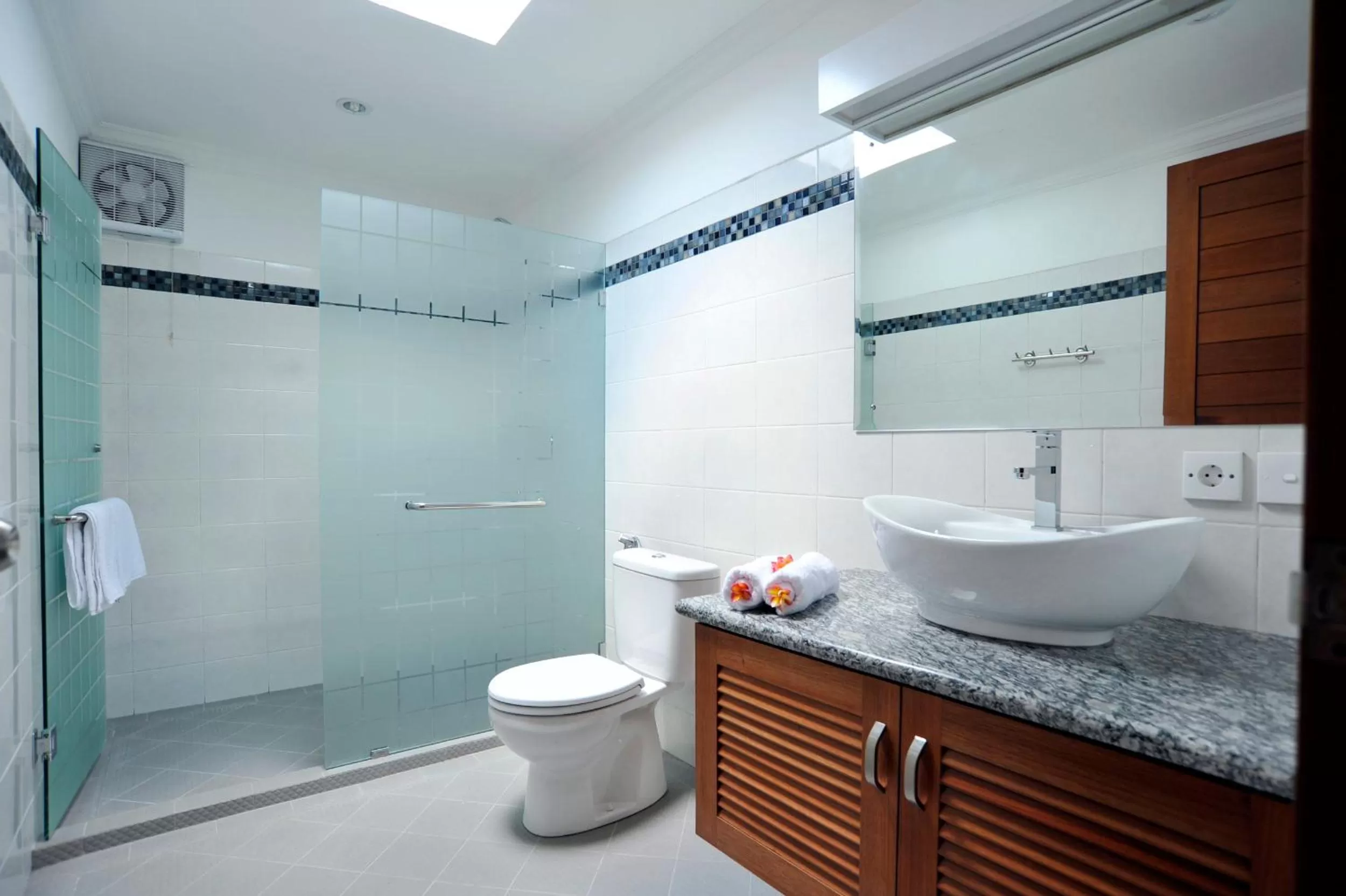 Bathroom in Aquarius Beach Hotel