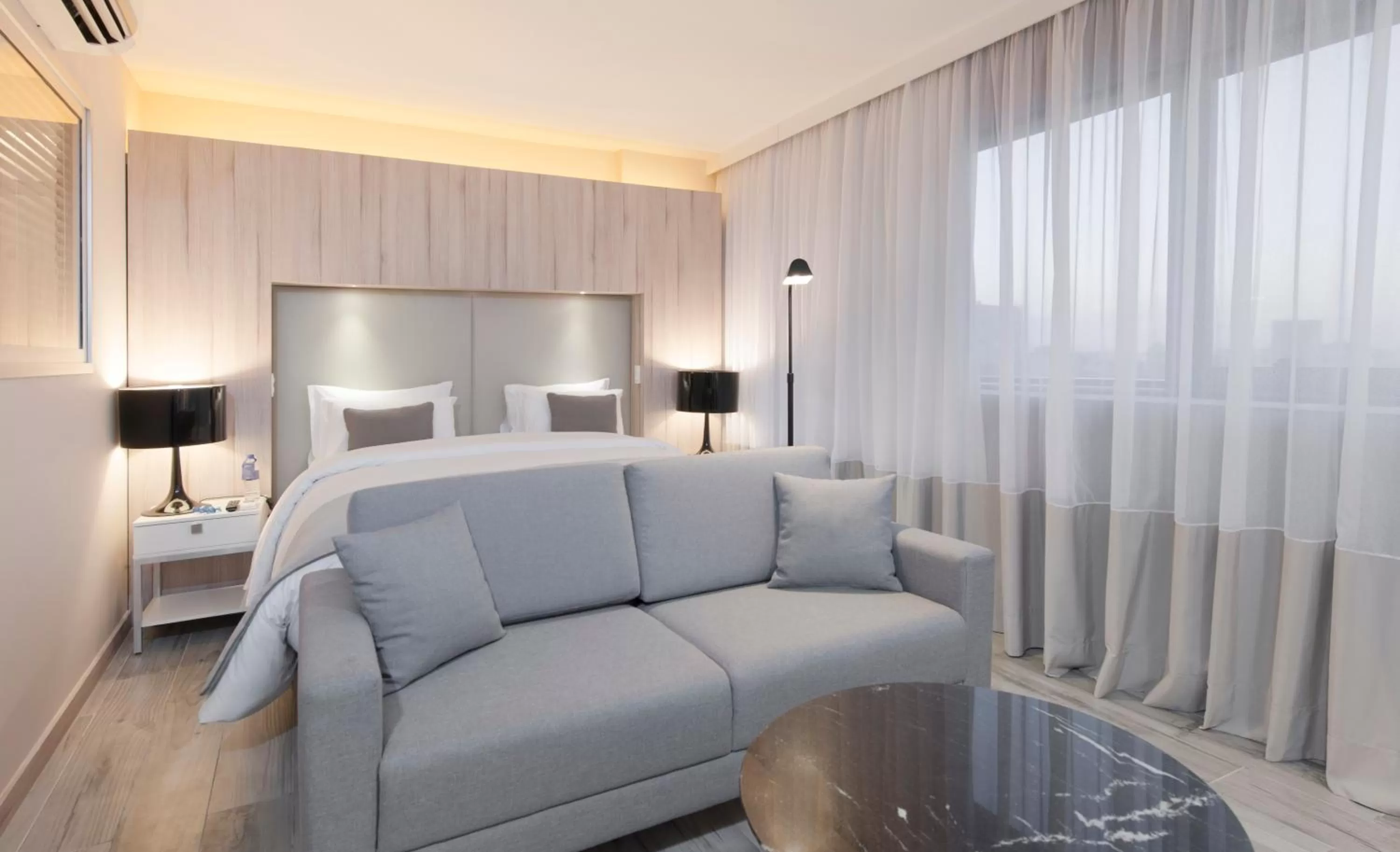 Photo of the whole room, Bed in Radisson Blu Belo Horizonte Savassi