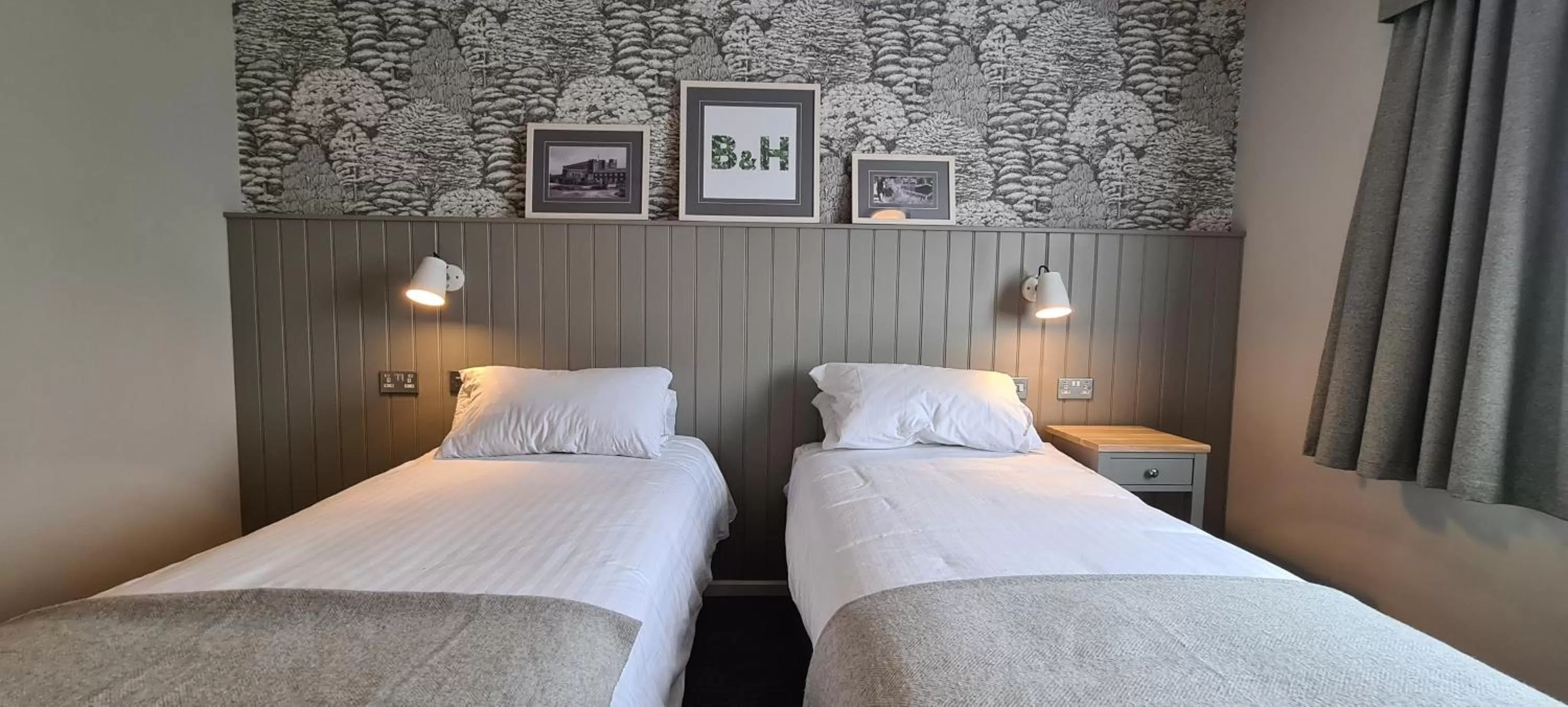 Bedroom, Bed in Boat & Horses Inn