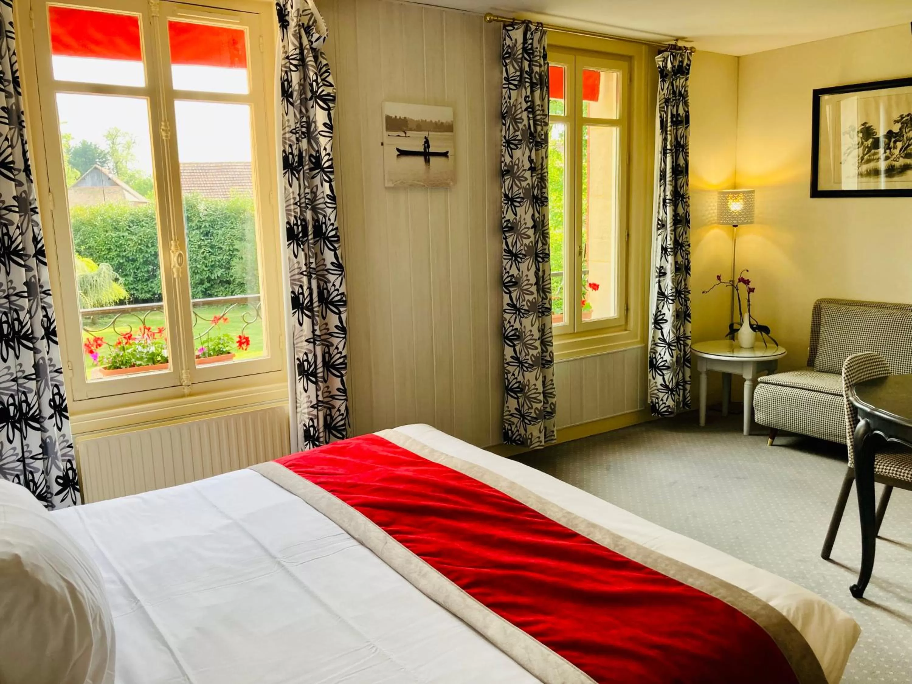 Photo of the whole room, Bed in Château Corneille