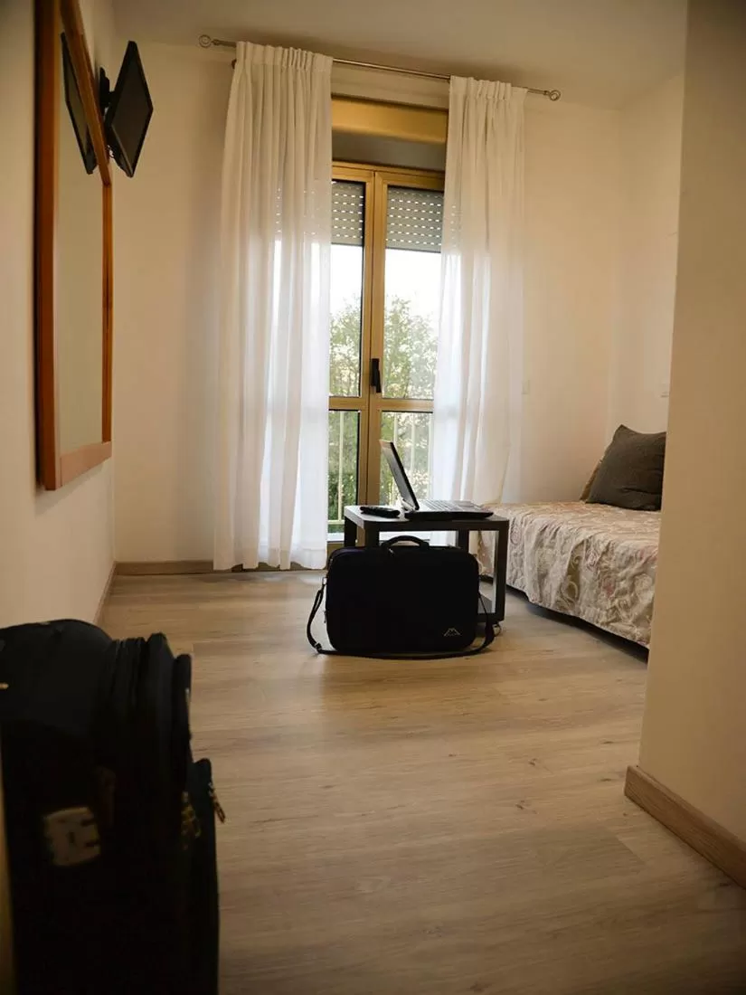 Photo of the whole room, Bed in Infinity