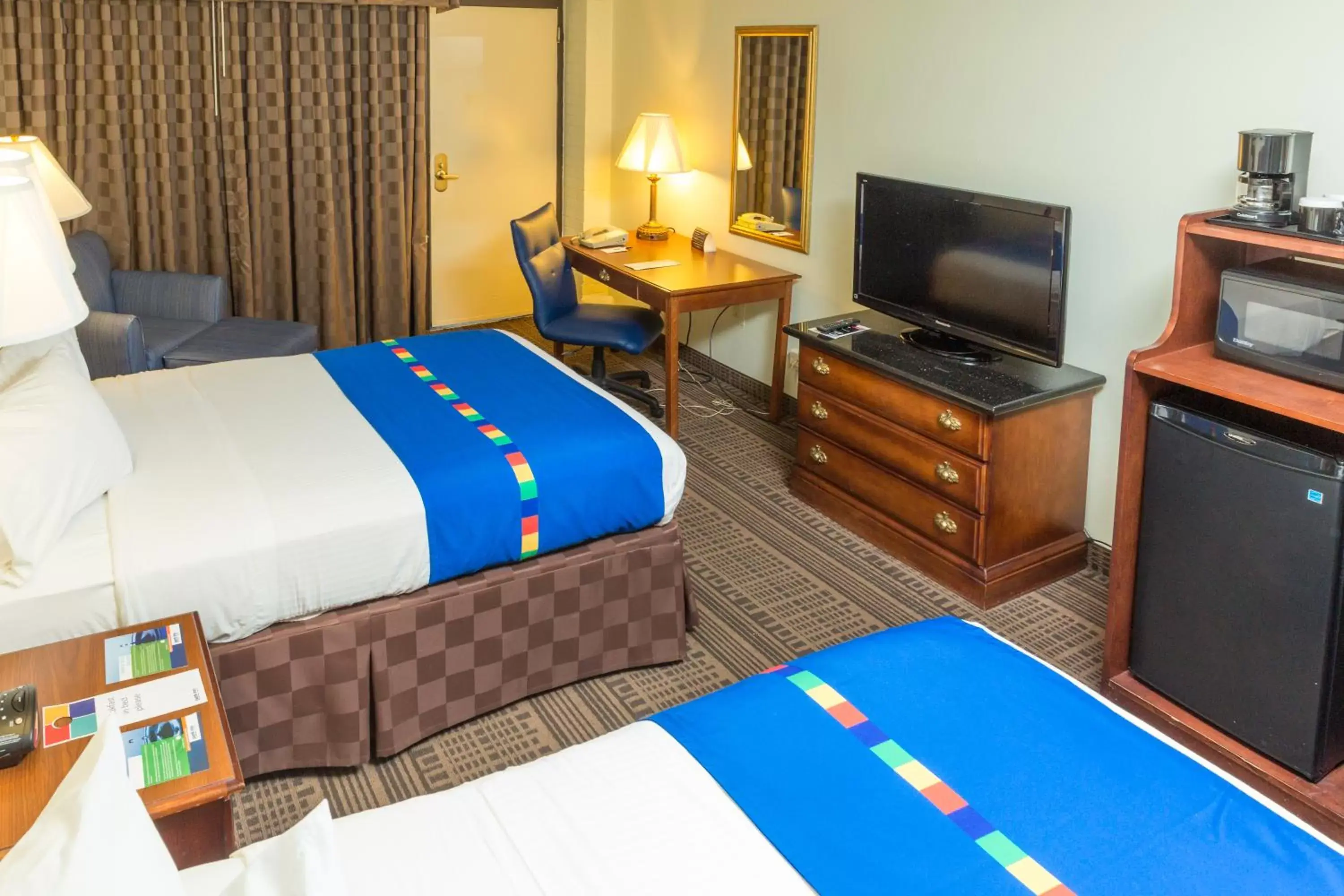 Double Room with Two Double Beds - Disability Access/Non-Smoking in Park Inn By Radisson Sharon Double Room with Two Double Beds - Disability Access/Non-Smoking in Park Inn By Radisson Sharon