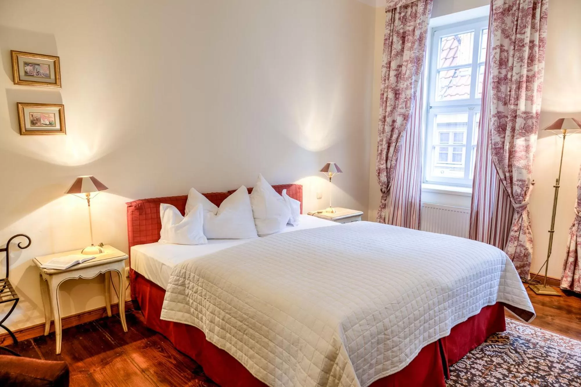 Photo of the whole room, Bed in Hotel Zum Bär