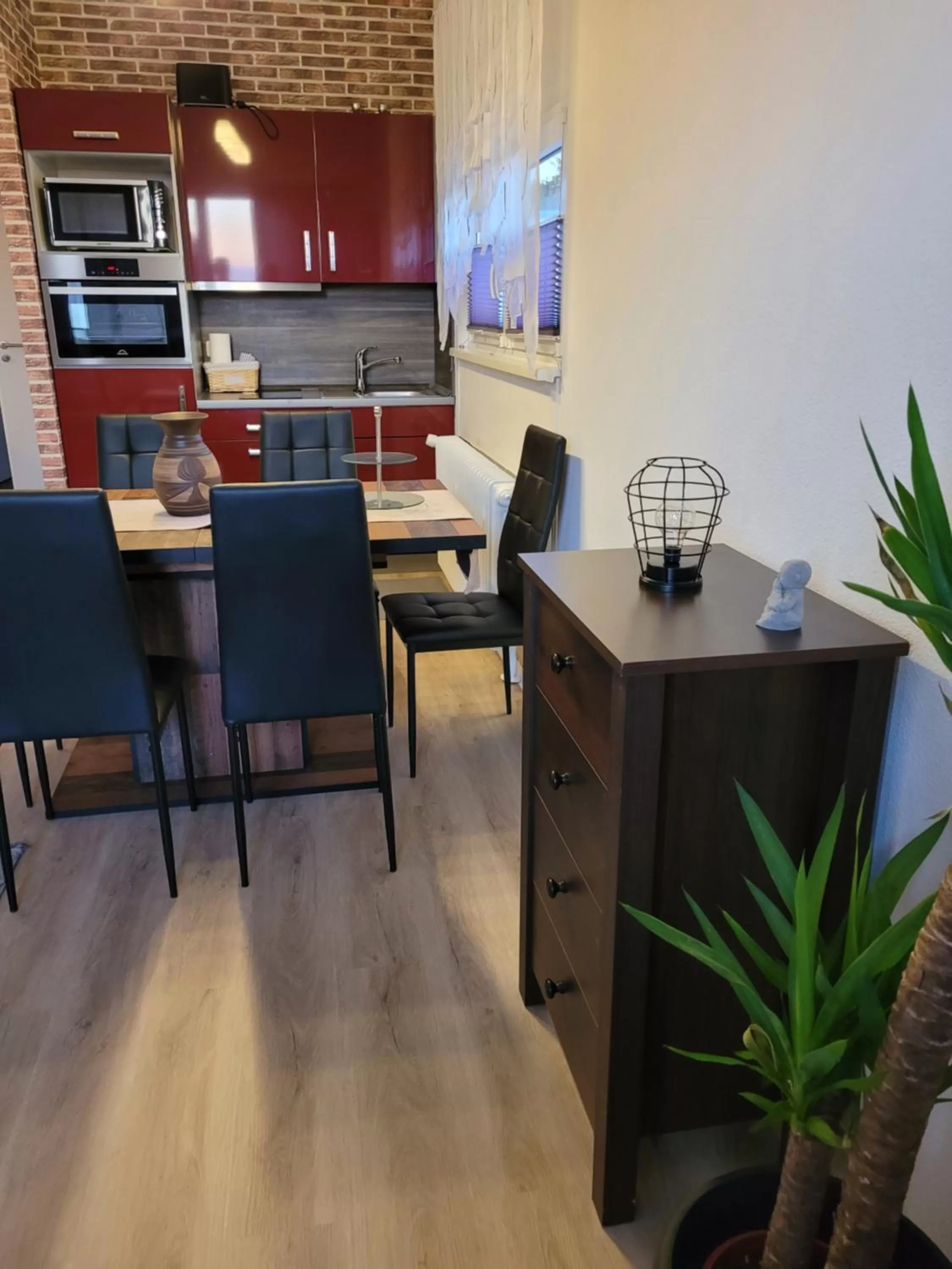 Dining area in King Panorama mit Netflix