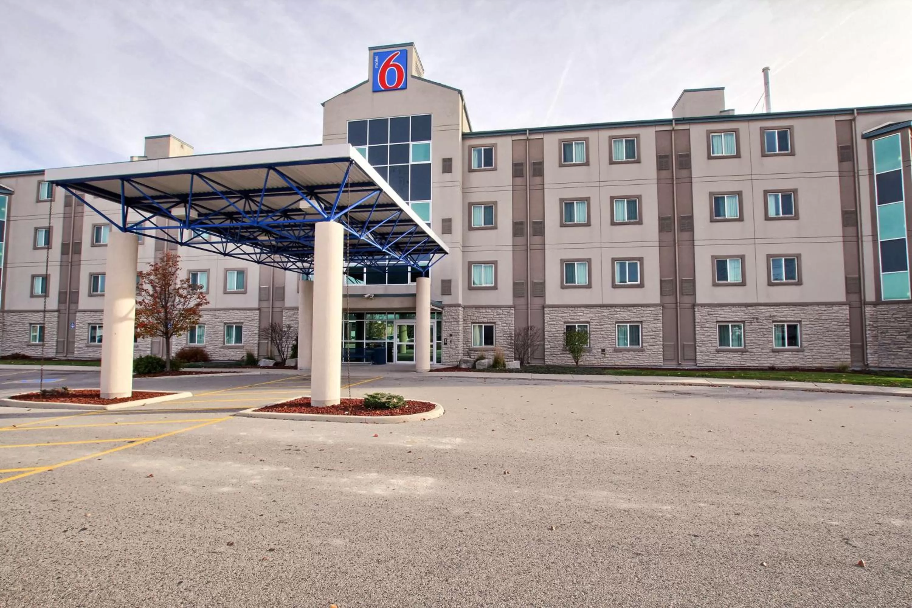 Property building in Motel 6-London, ON - Ontario