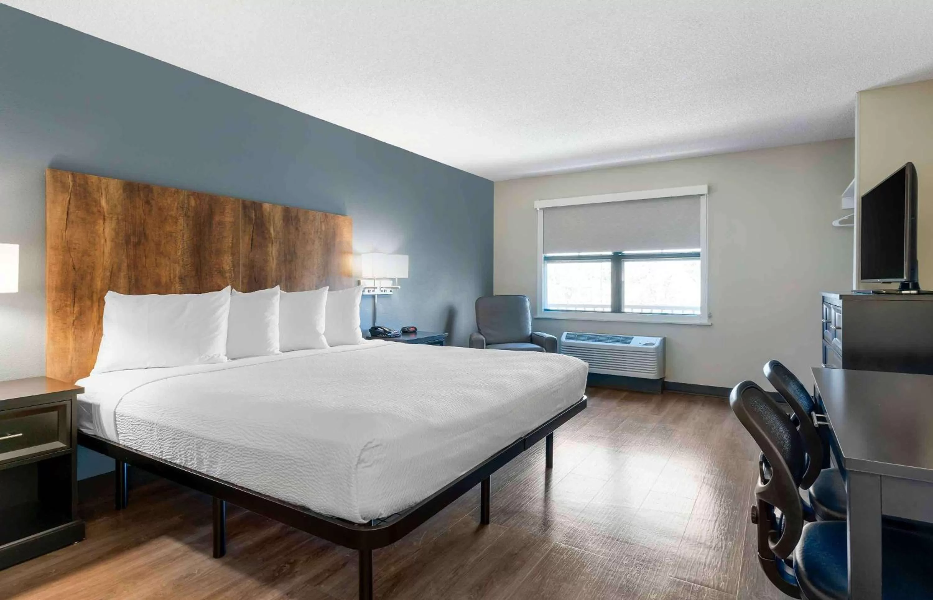Bedroom, Bed in Extended Stay America Suites - Boston - Burlington
