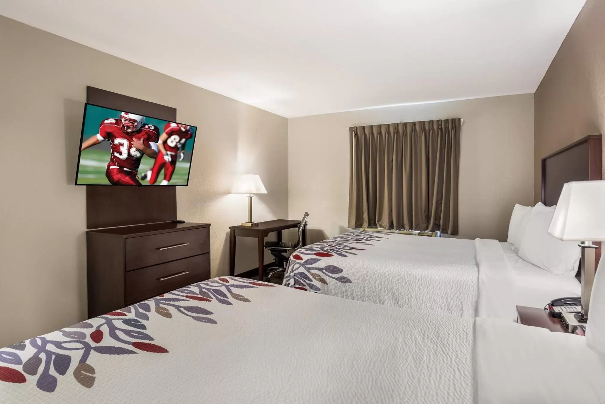 Photo of the whole room, Bed in Red Roof Inn Allentown South