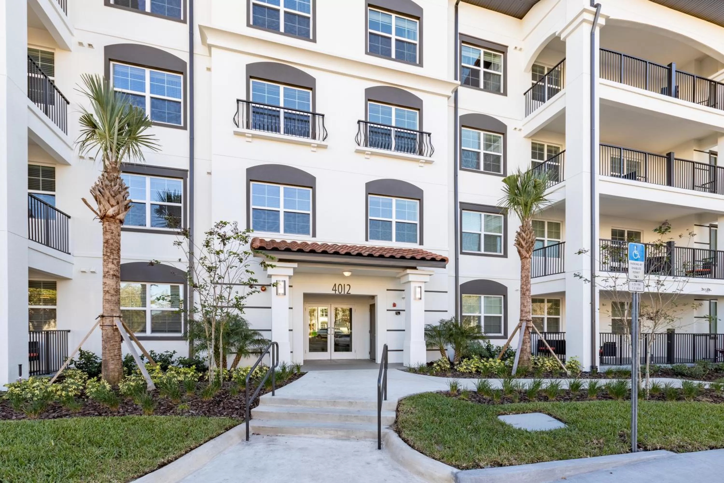 Property building in Vista Cay Resort by Millenium at Universal Blvd.