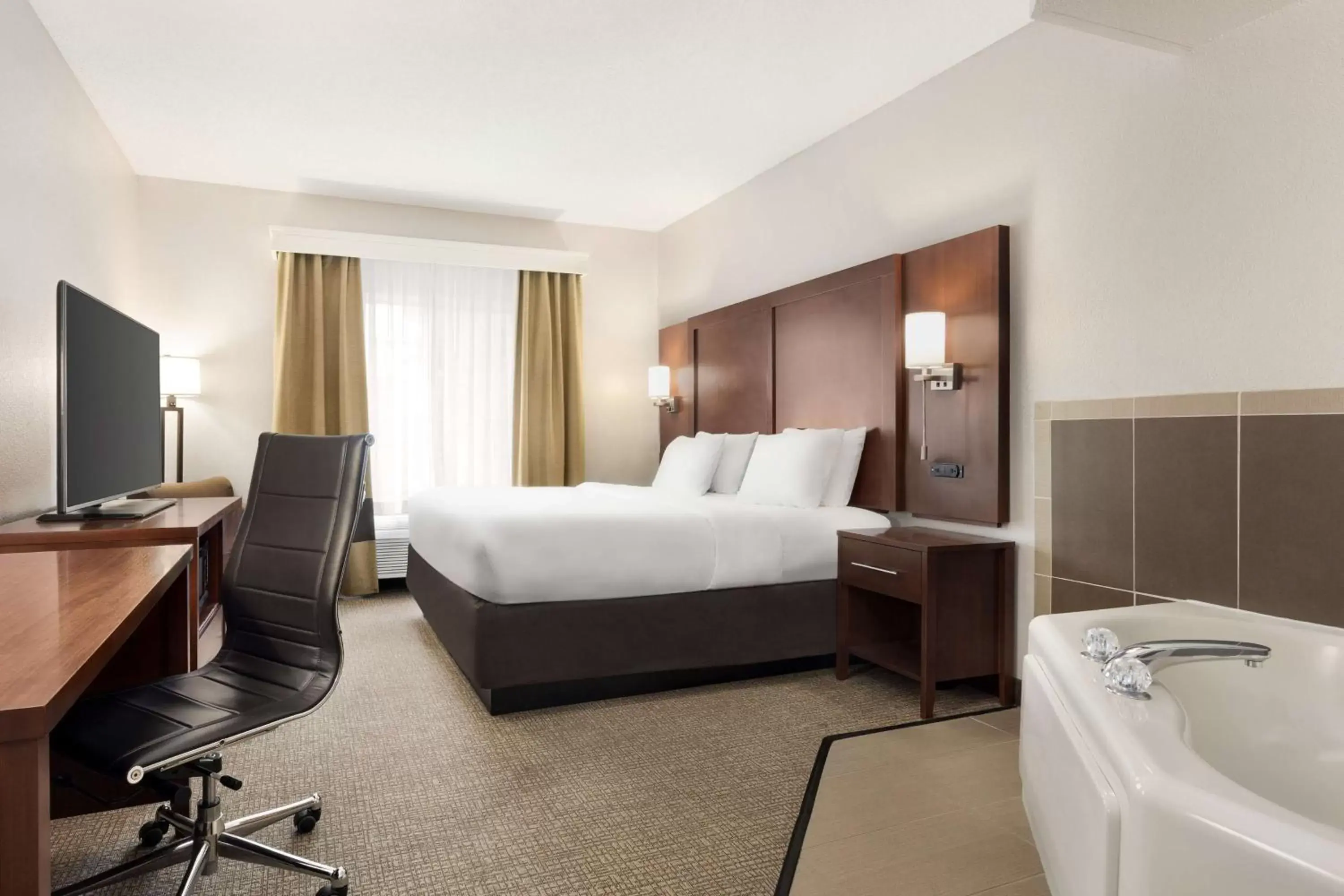 King Room with Whirlpool - Non-Smoking in Country Inn & Suites by Radisson, Stillwater, MN King Room with Whirlpool - Non-Smoking in Country Inn & Suites by Radisson, Stillwater, MN