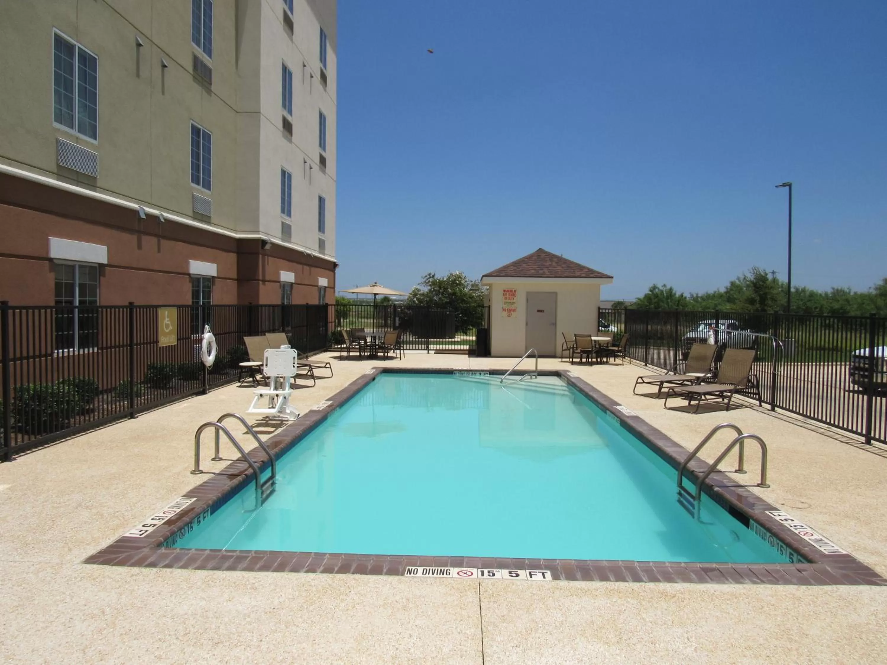 Swimming pool in Candlewood Suites Cotulla by IHG