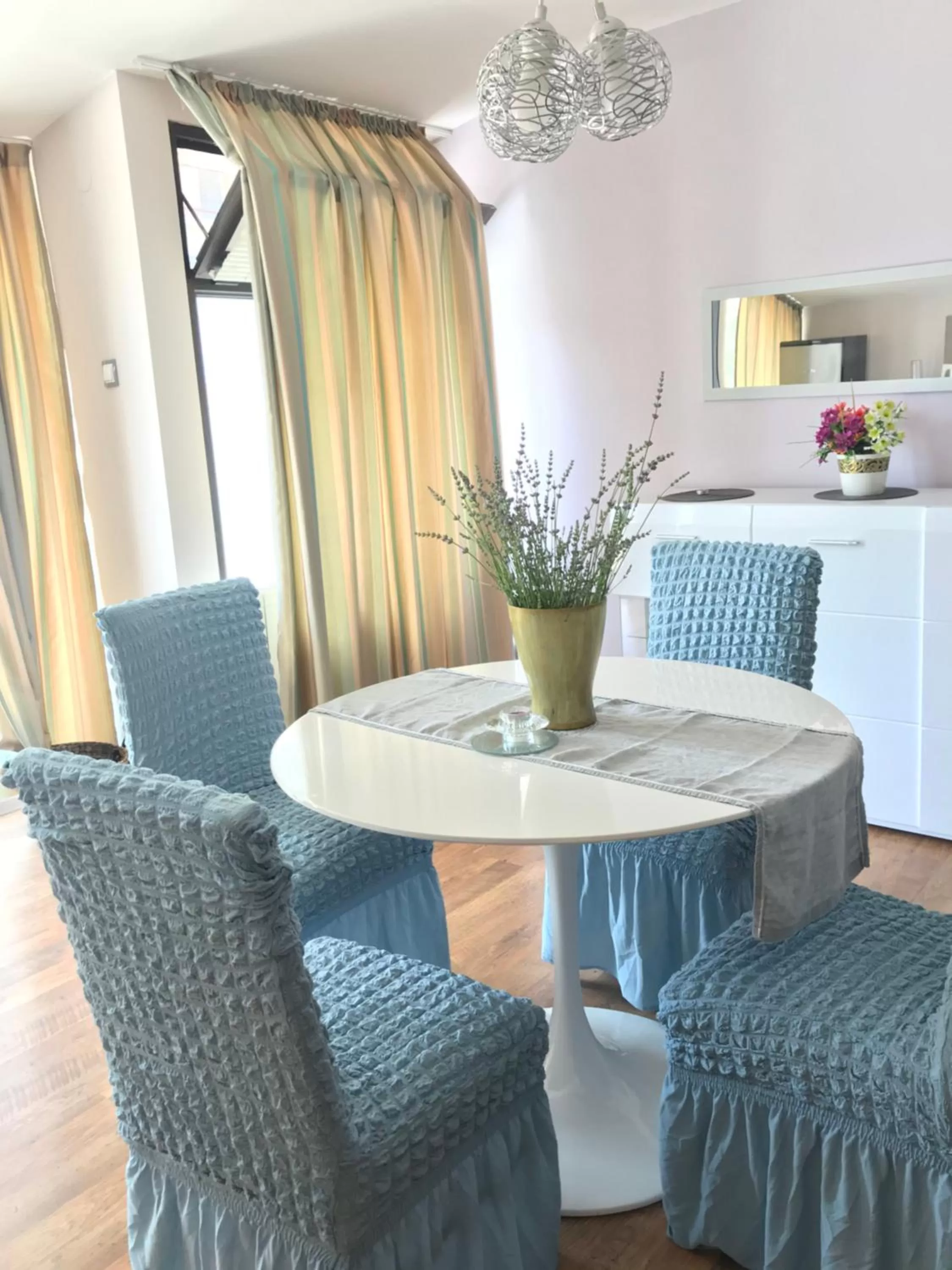 Seating area, Dining Area in White Rose Family Guest House