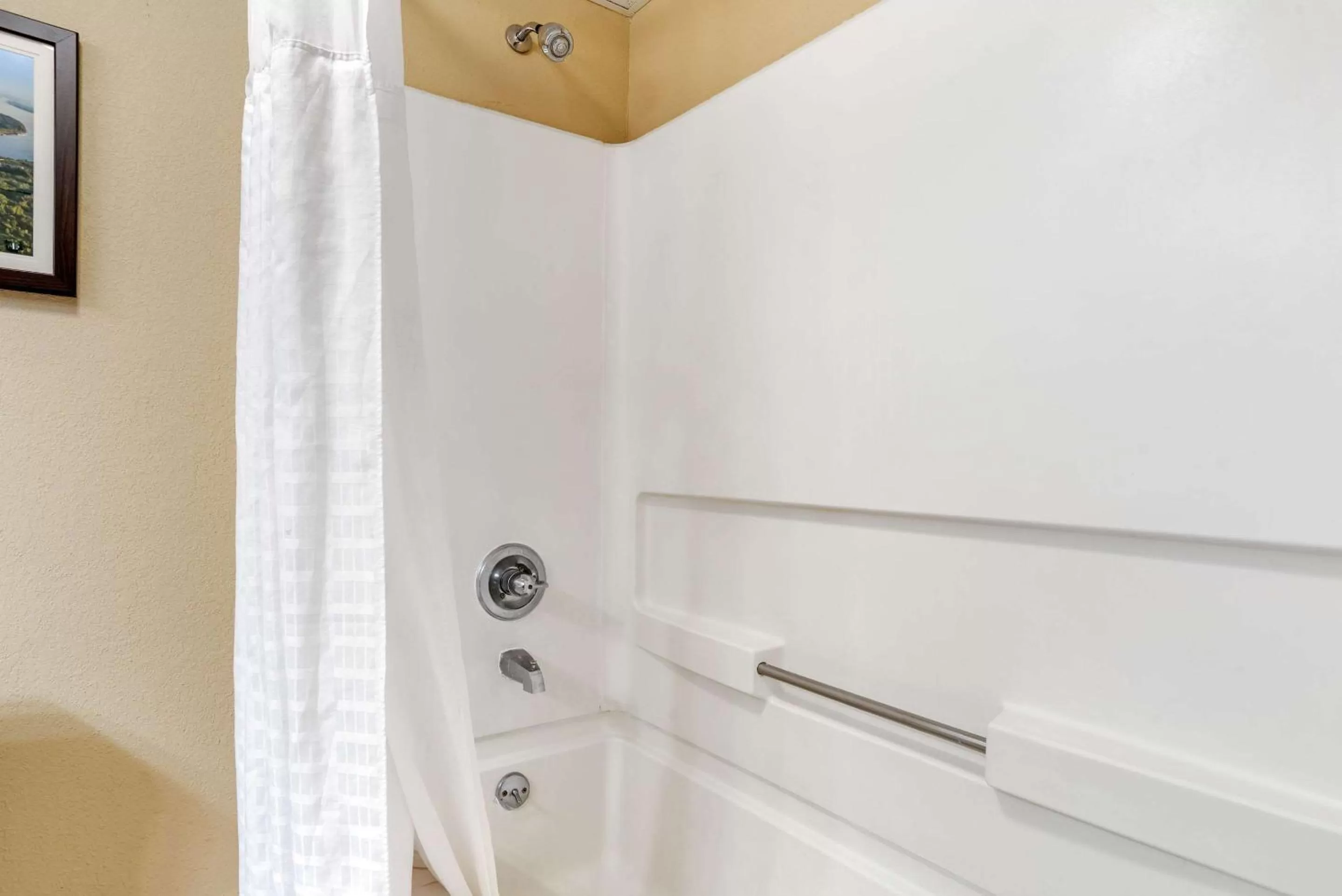 Bathroom in Comfort Inn Pearl-Jackson