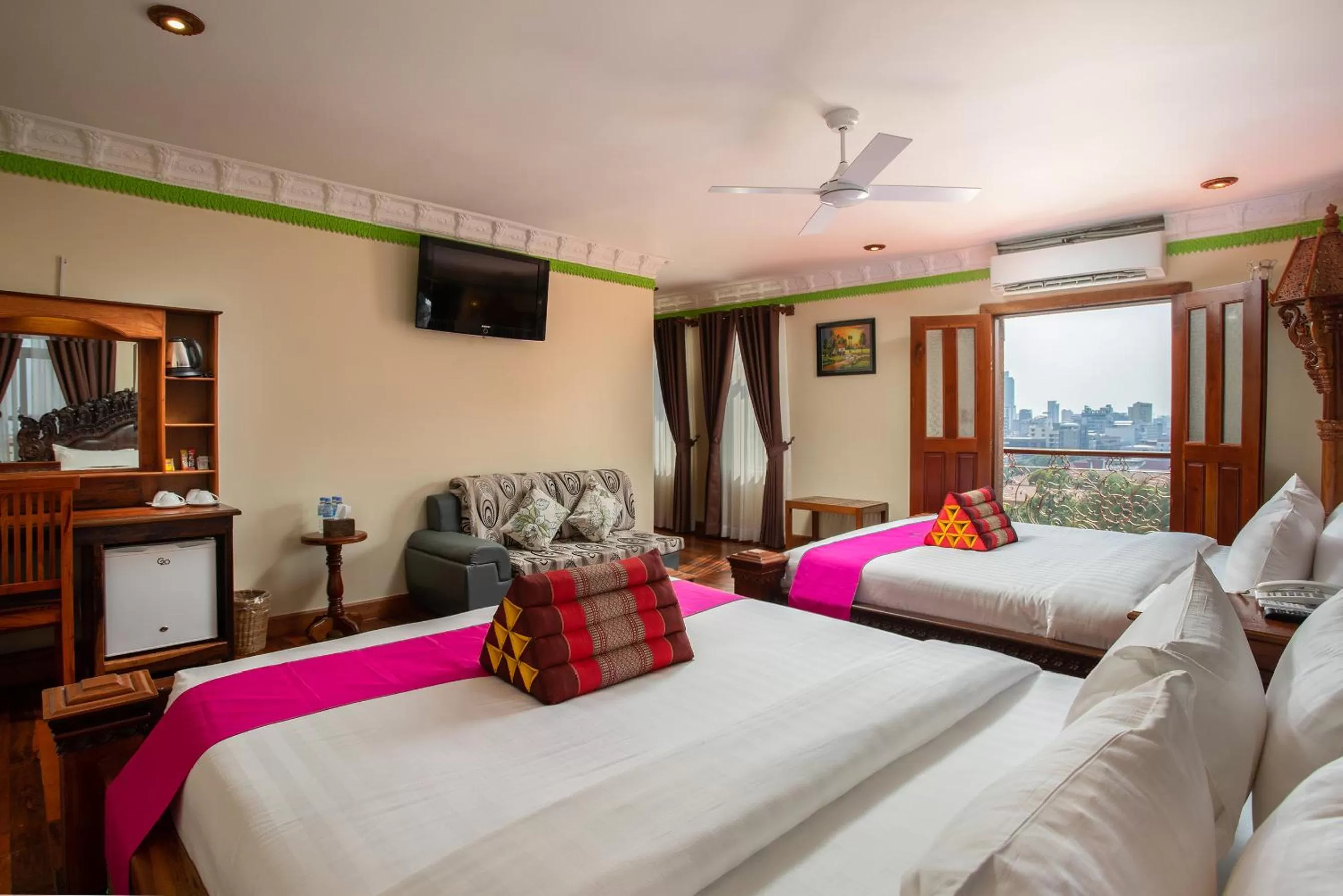 TV and multimedia, Bed in Okay Palace Hotel