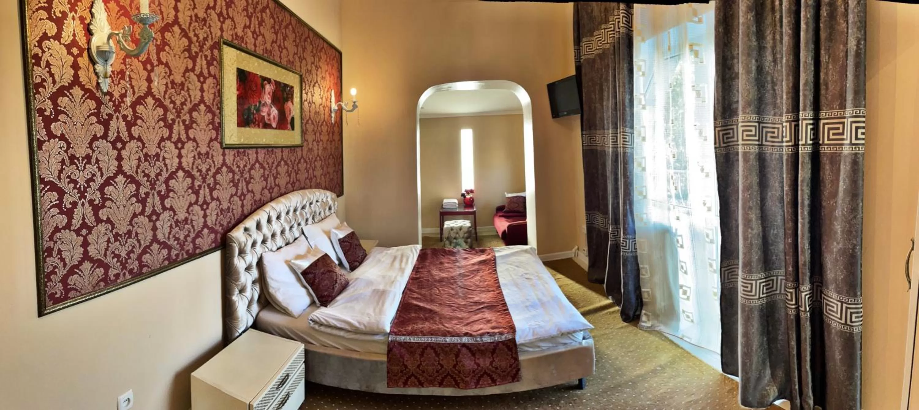 Deluxe Double Room with Balcony in Diamond Hotel